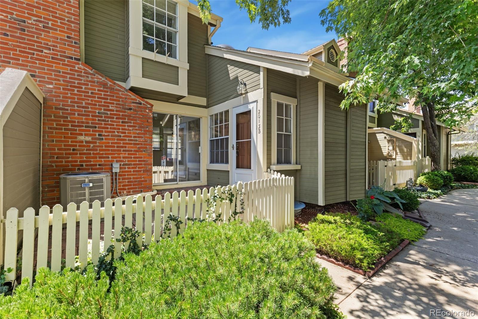 2013 S Helena Street B, Aurora  MLS: 3299346 Beds: 2 Baths: 1 Price: $315,000