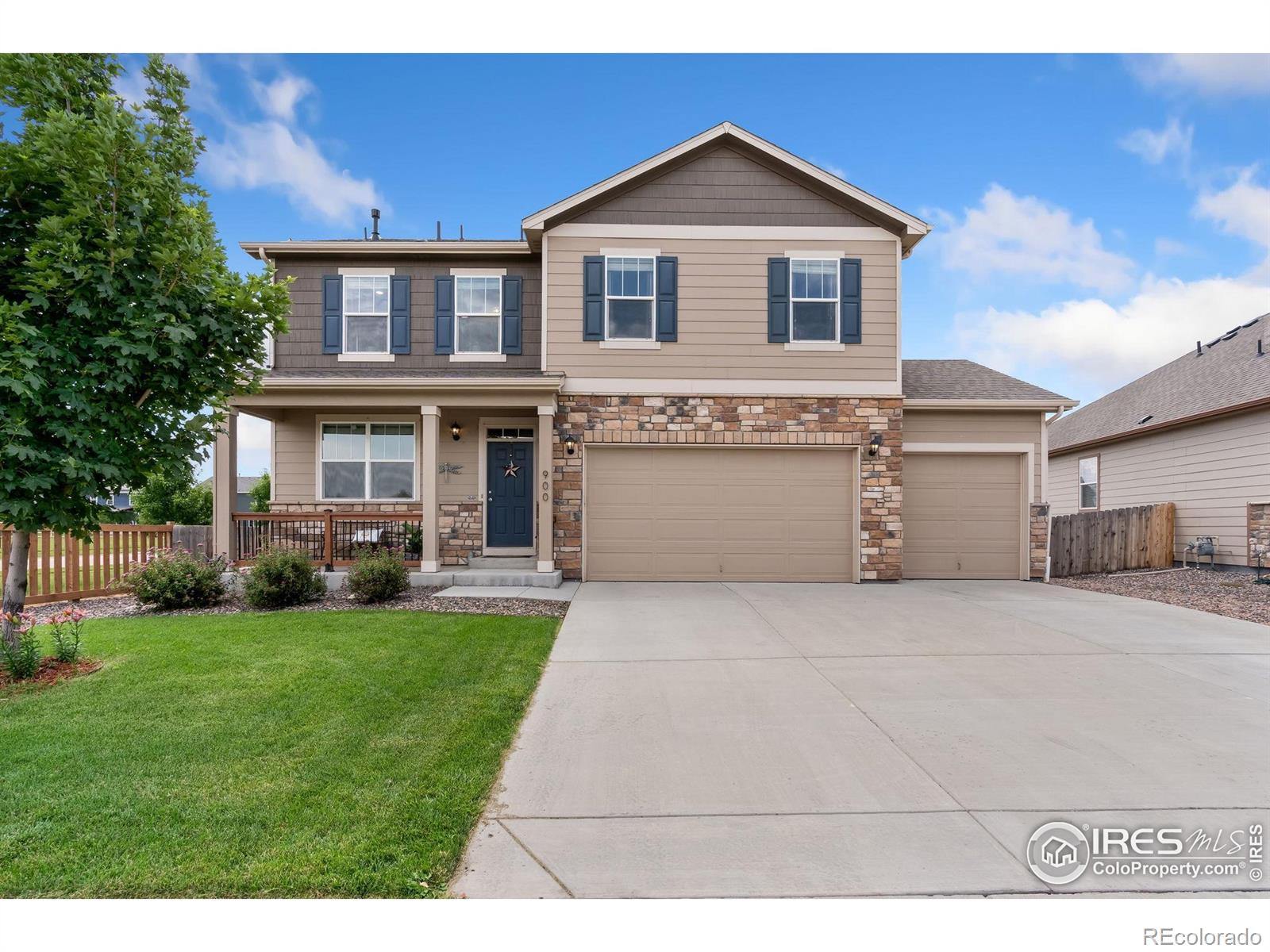 900  Charlton Drive, windsor MLS: 4567891037825 Beds: 4 Baths: 3 Price: $570,000