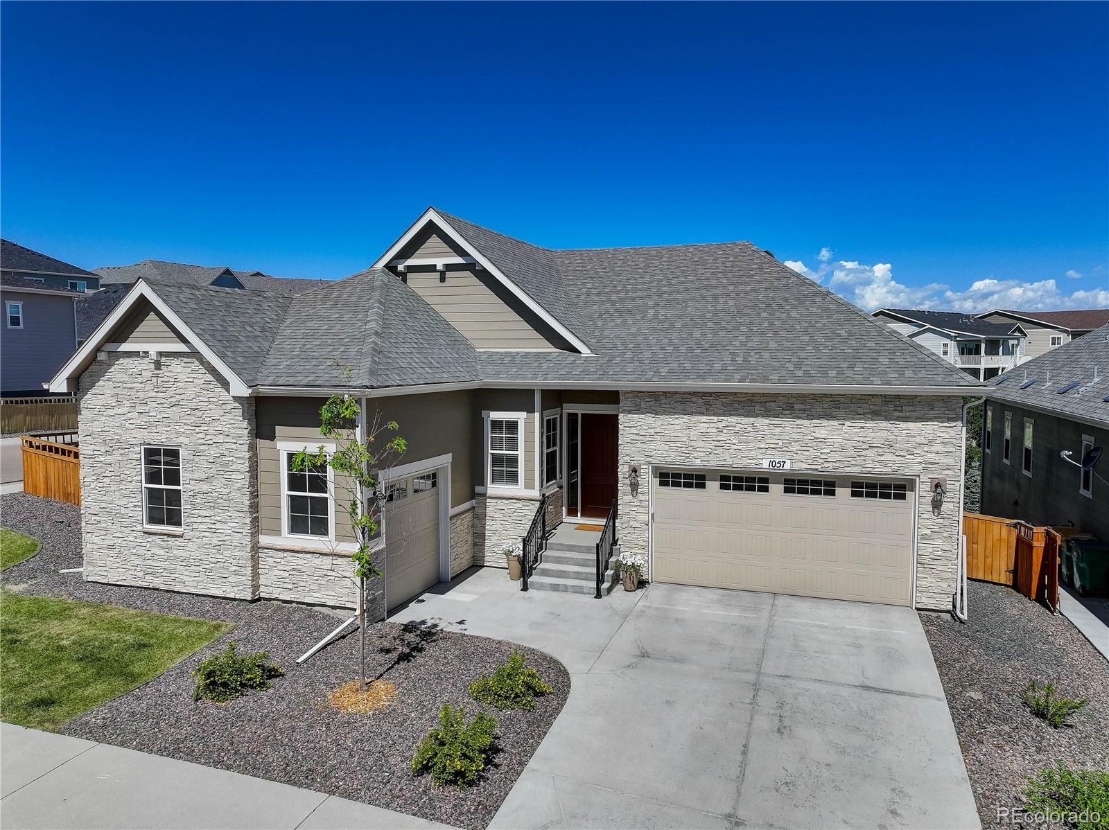 1057  Melting Snow Way, castle rock MLS: 4386267 Beds: 3 Baths: 4 Price: $1,050,000
