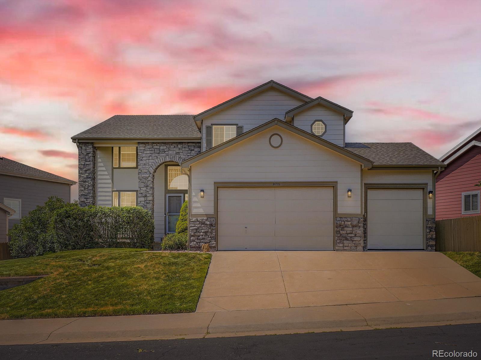 21770  Mount Elbert Place, parker MLS: 9758447 Beds: 5 Baths: 5 Price: $749,900