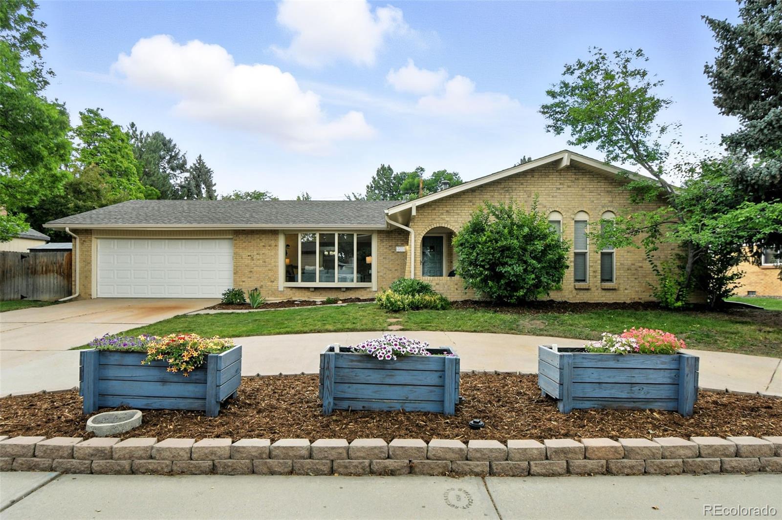 6419 W Roxbury Drive, littleton MLS: 4200922 Beds: 4 Baths: 3 Price: $760,000