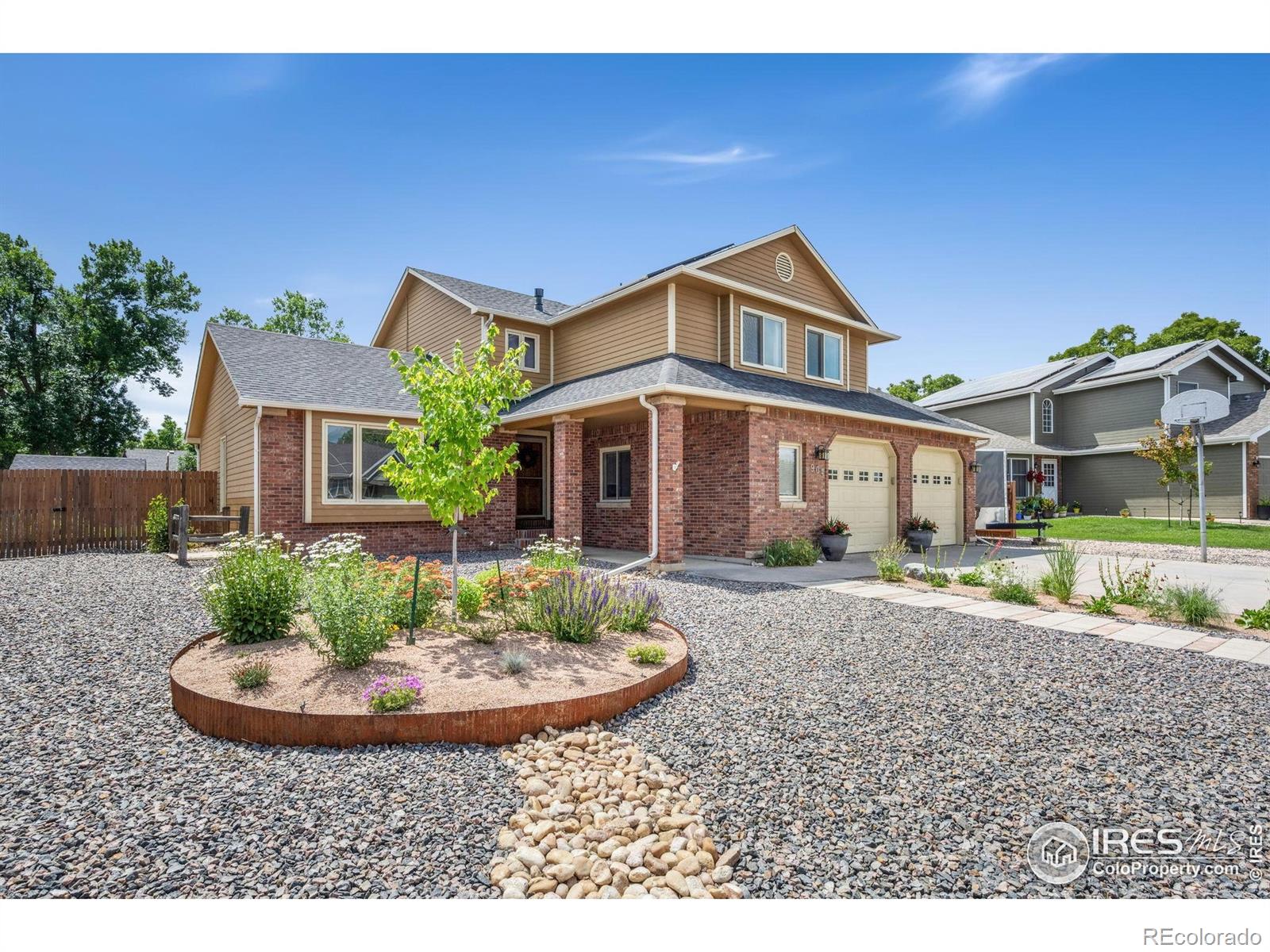 904  Pine Drive, windsor MLS: 4567891038021 Beds: 4 Baths: 4 Price: $660,000