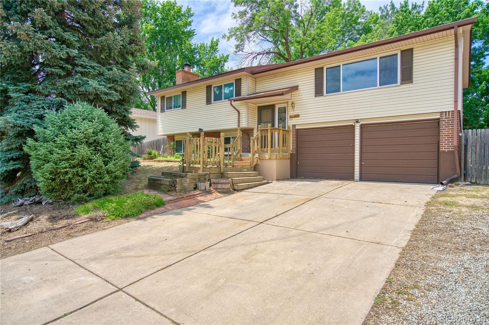 1209 S Terry Street, longmont MLS: 9510333 Beds: 4 Baths: 3 Price: $490,000