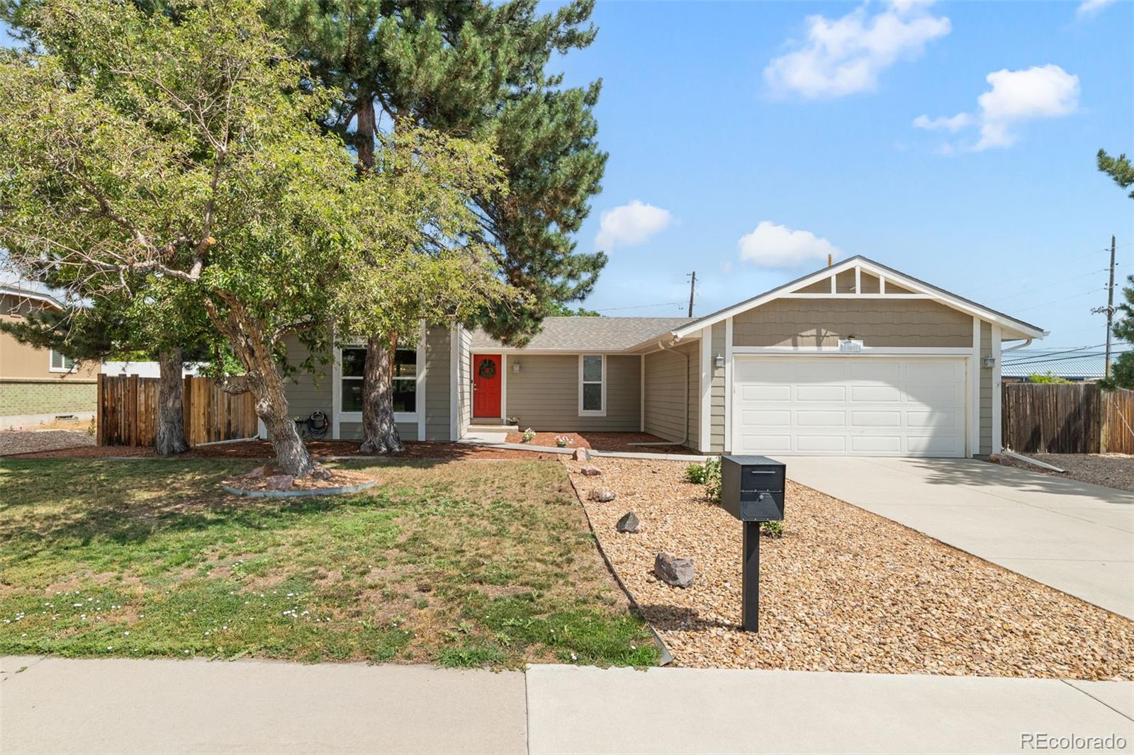 10005 W Warren Drive, lakewood MLS: 2628348 Beds: 5 Baths: 3 Price: $650,000