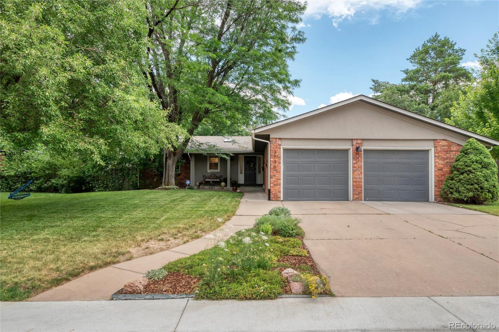 3196 S Newport Street, denver MLS: 3162902 Beds: 4 Baths: 3 Price: $829,000