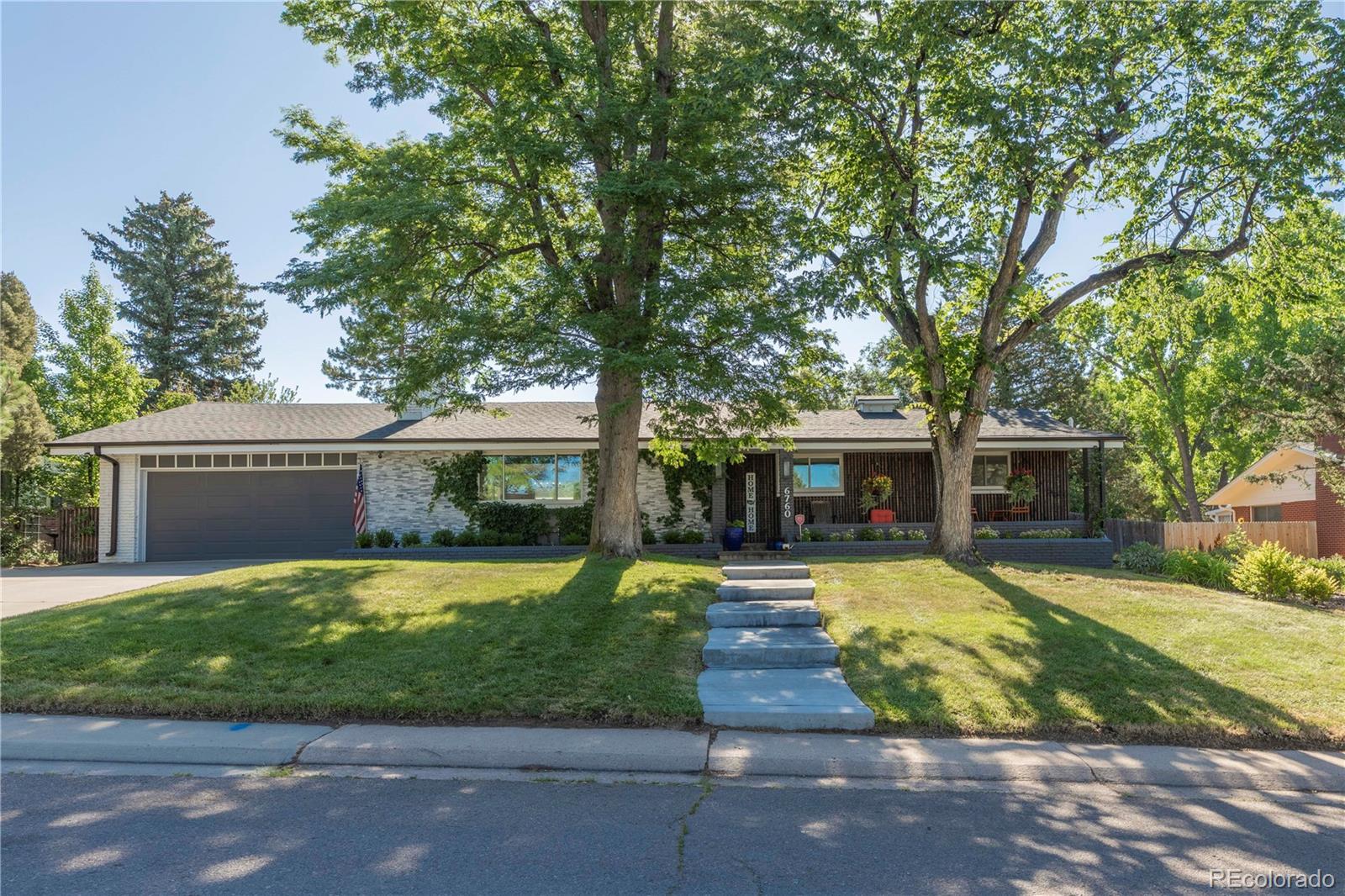 6760 S Depew Street, littleton MLS: 2617480 Beds: 4 Baths: 3 Price: $1,009,000