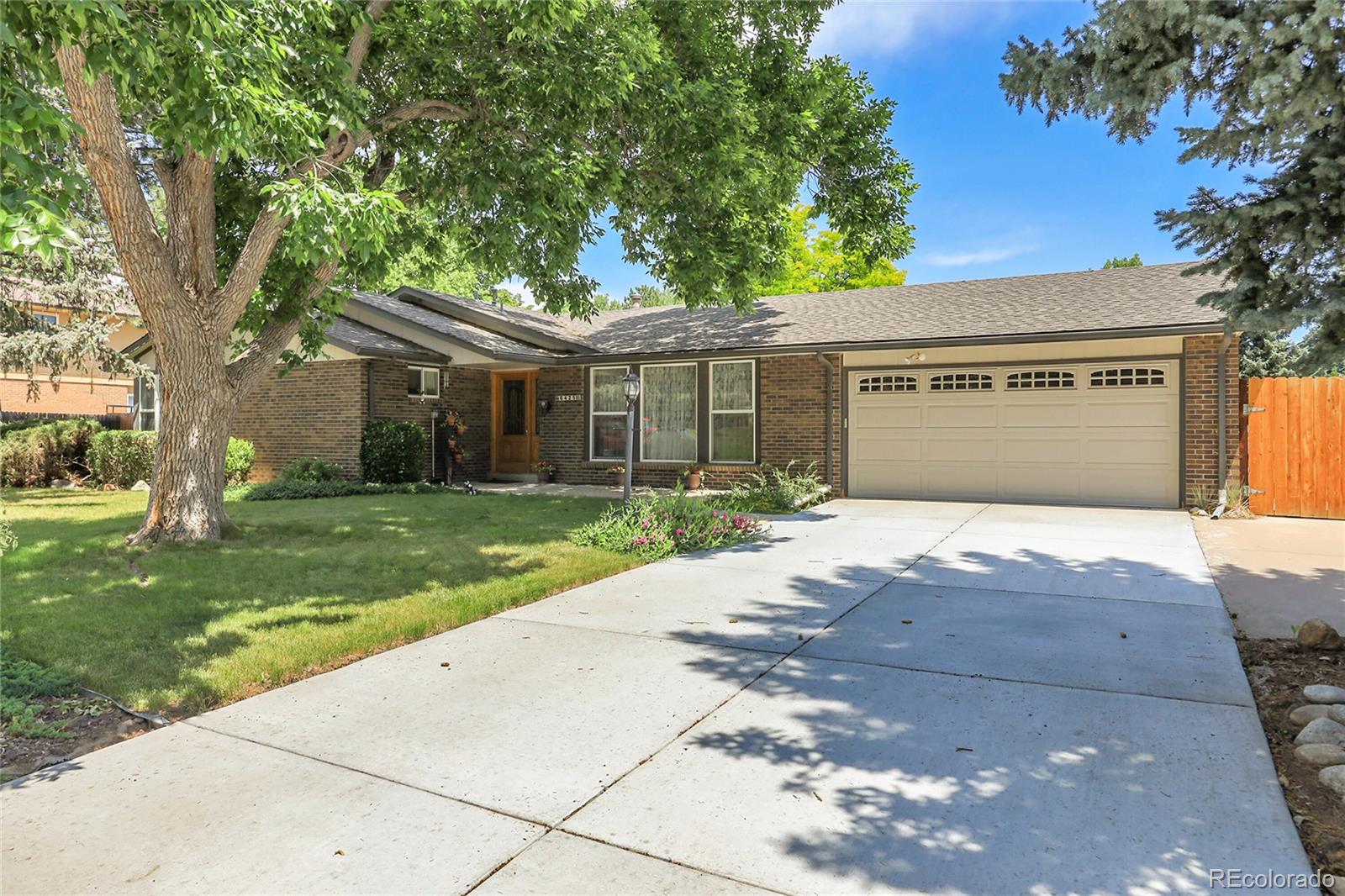 6425 W Frost Drive, littleton MLS: 4793663 Beds: 3 Baths: 3 Price: $675,000