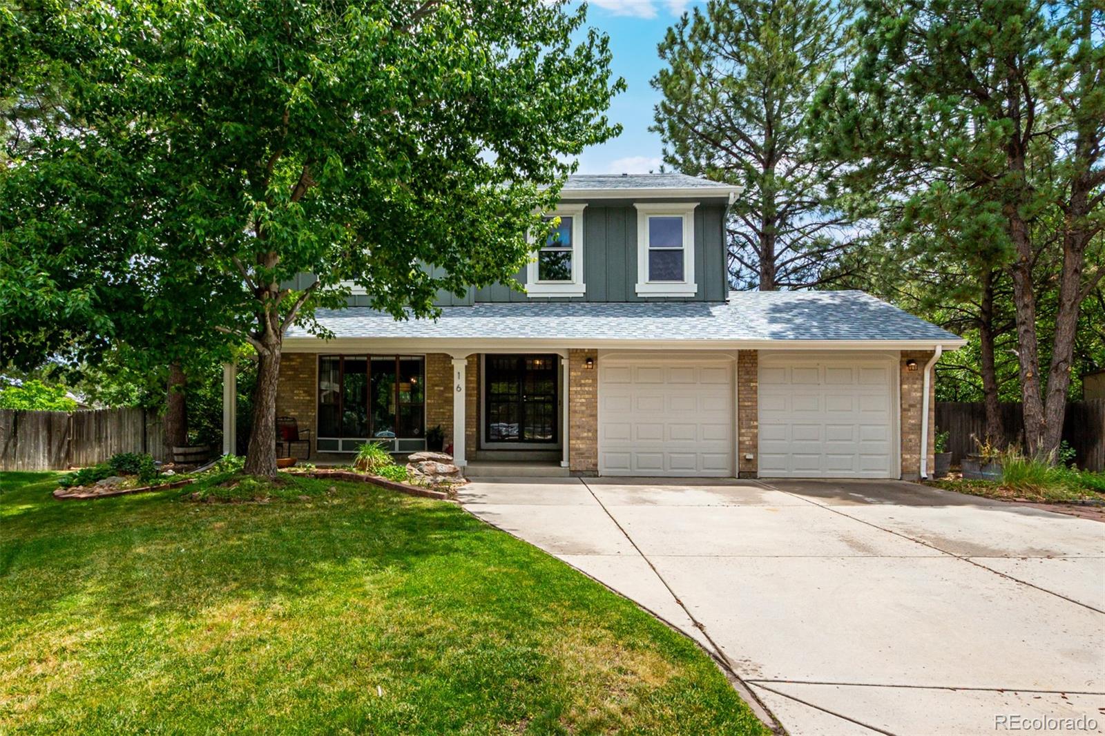 16  Breamore Court, castle pines MLS: 8932077 Beds: 5 Baths: 4 Price: $825,000
