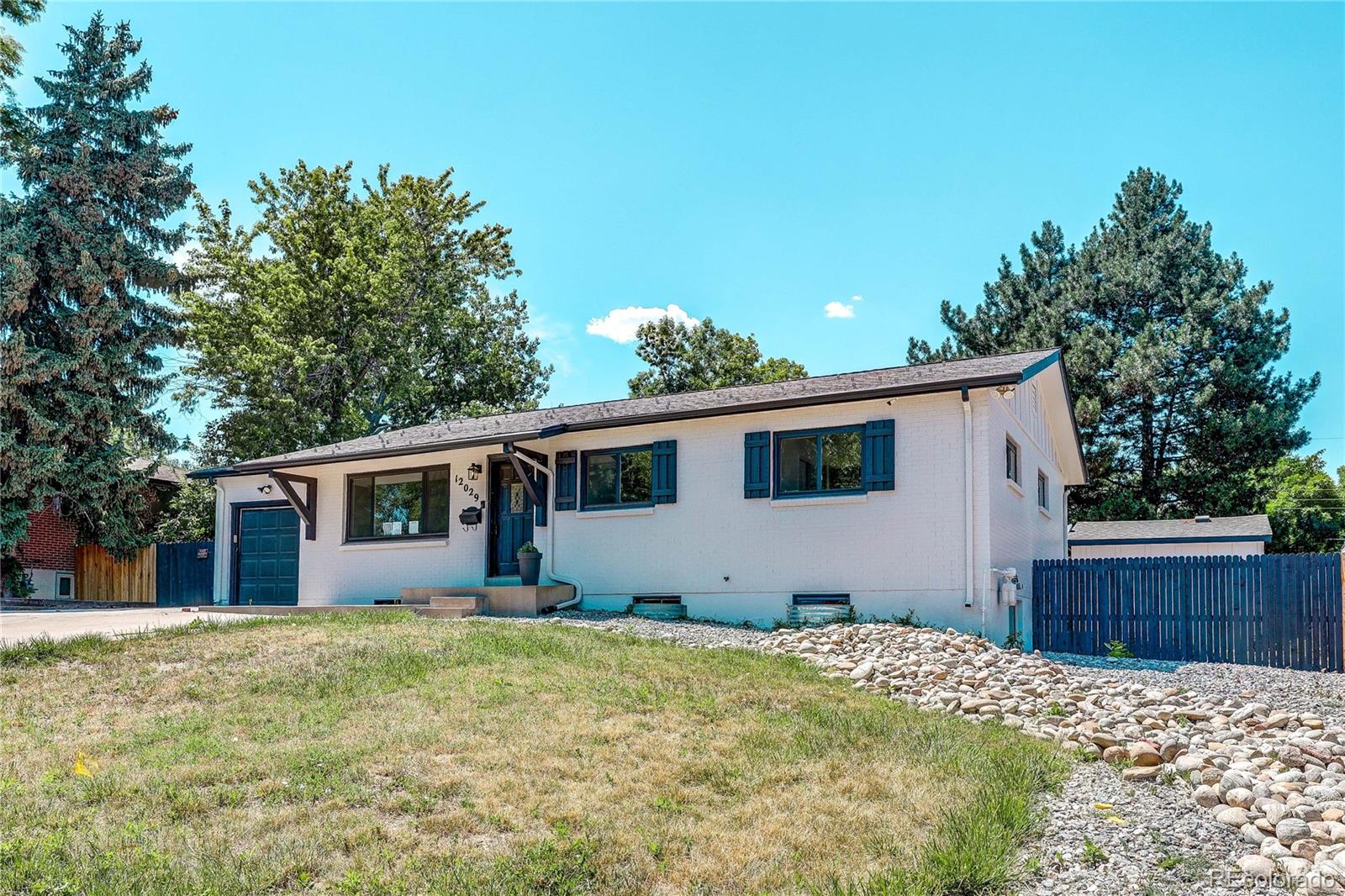 12029 W Dakota Drive, lakewood MLS: 9847697 Beds: 6 Baths: 3 Price: $669,800