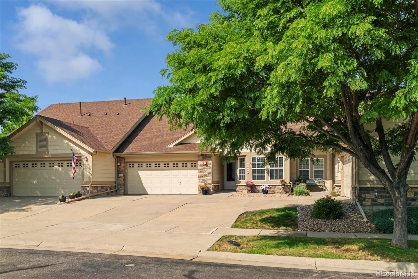 8009 S Algonquian Court, aurora MLS: 8164563 Beds: 2 Baths: 2 Price: $445,000