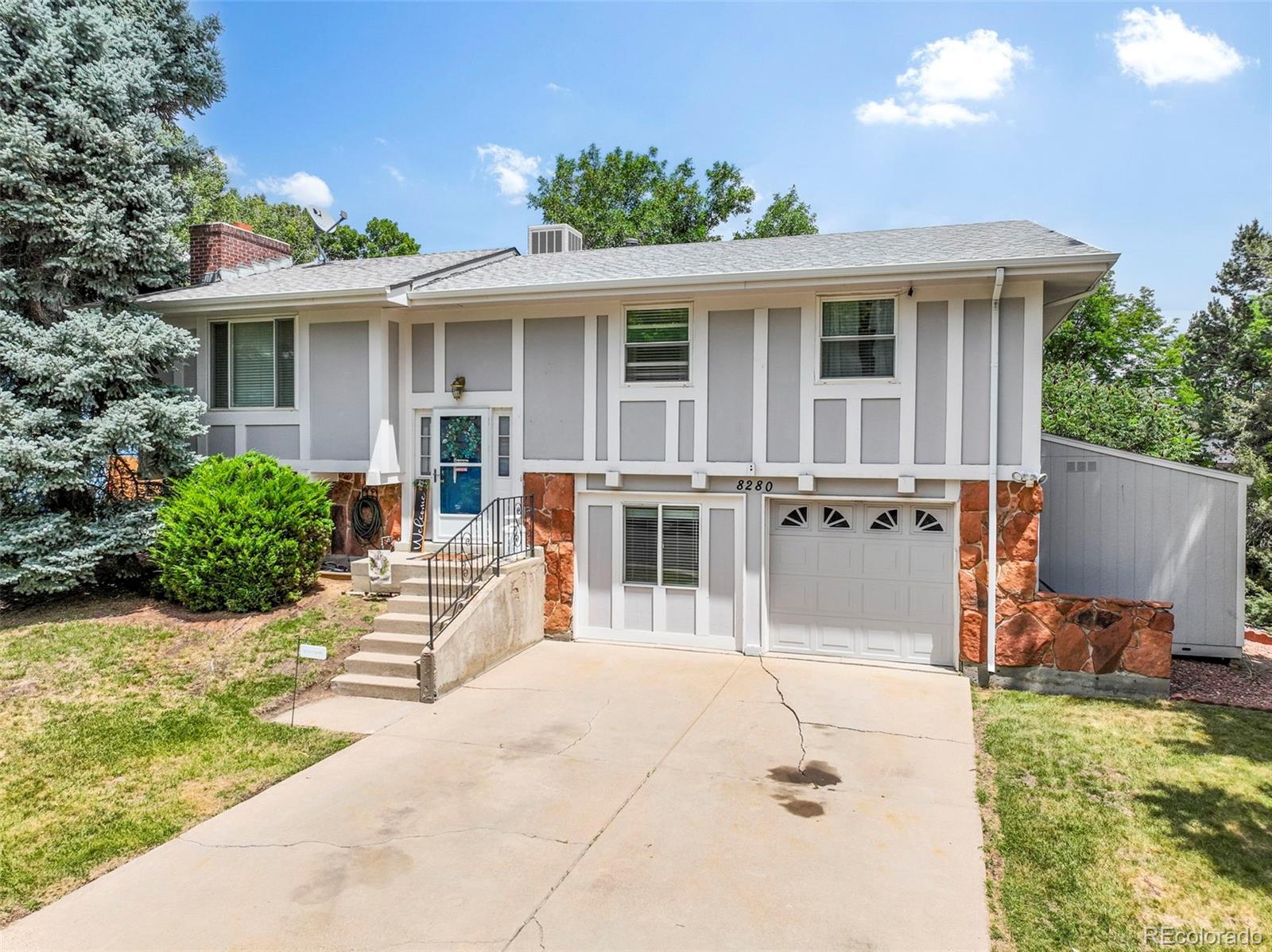8280  Everett Way, arvada MLS: 5827957 Beds: 5 Baths: 3 Price: $620,000