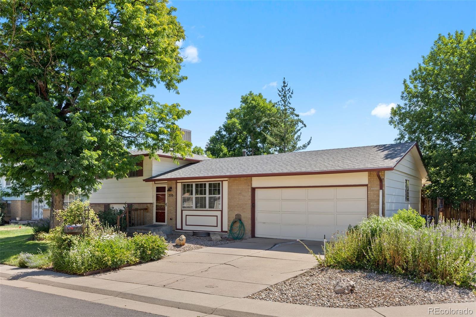 3176 S Alton Court, denver MLS: 5799932 Beds: 3 Baths: 2 Price: $550,000