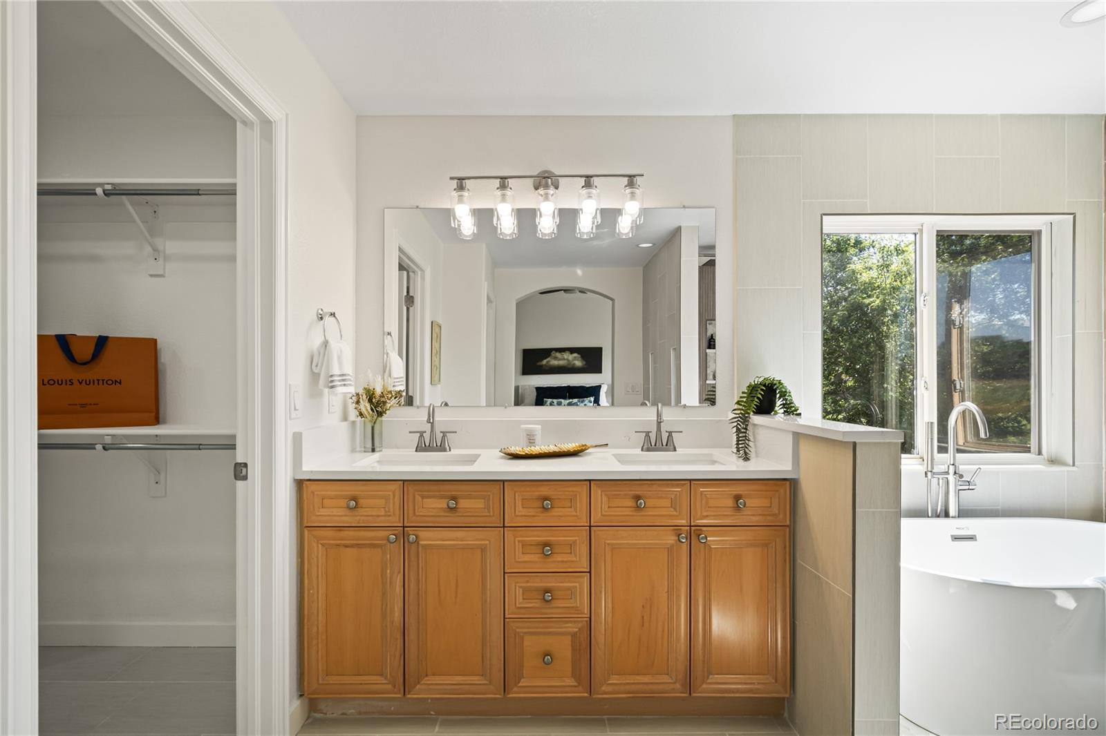 1511  Peninsula Circle, castle rock MLS: 7214512 Beds: 6 Baths: 5 Price: $935,000