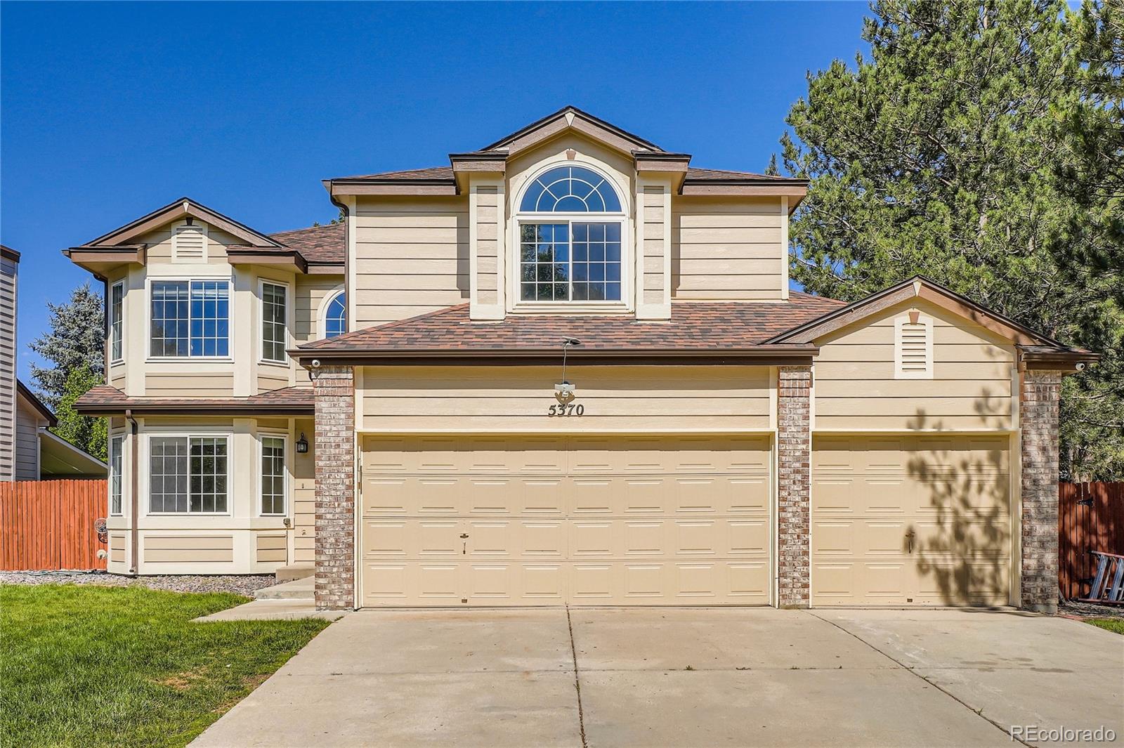 5370 S Jebel Street, centennial MLS: 4892860 Beds: 5 Baths: 4 Price: $620,000