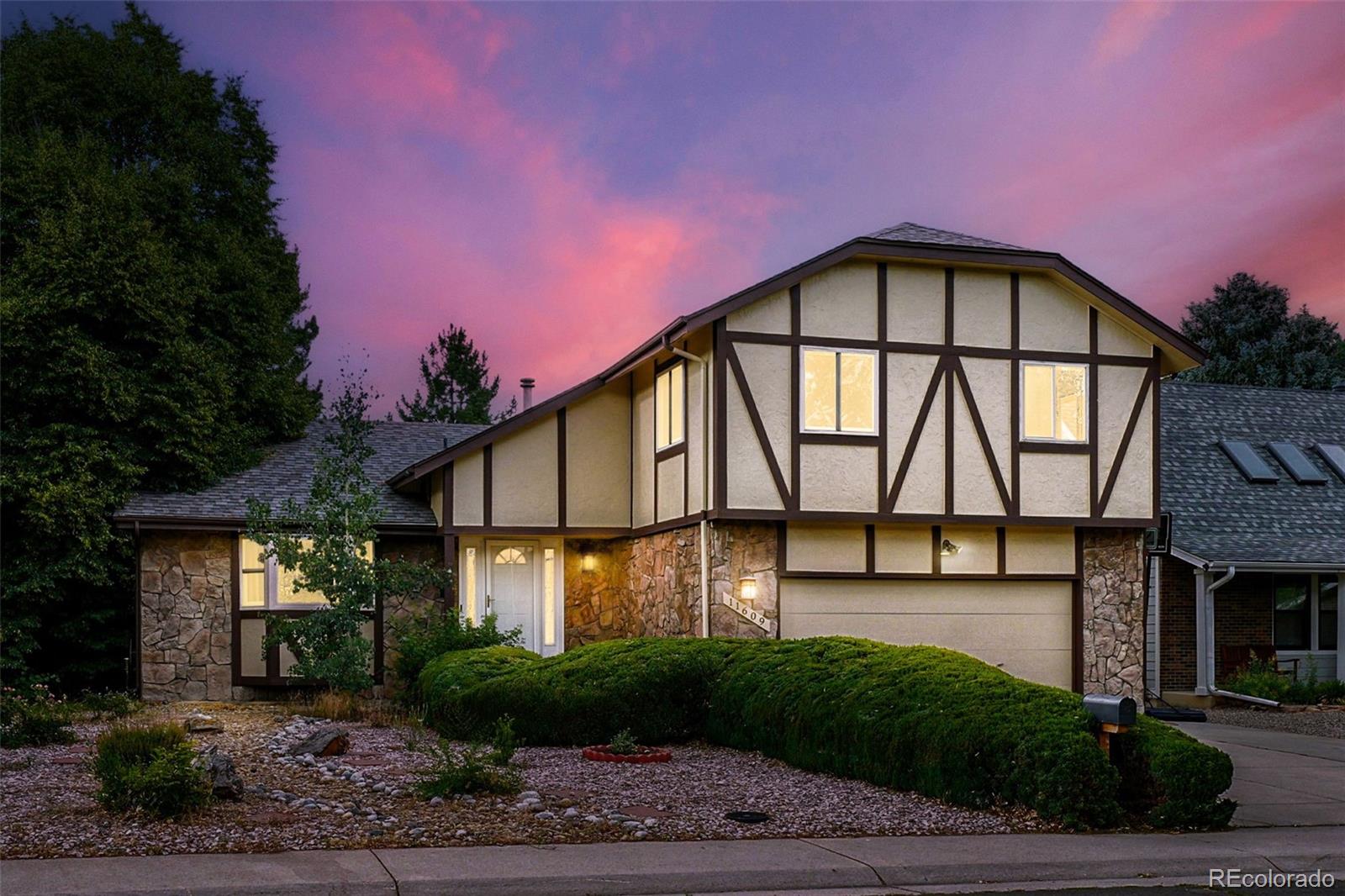 11609 E Adriatic Place, aurora MLS: 9191975 Beds: 5 Baths: 4 Price: $575,000