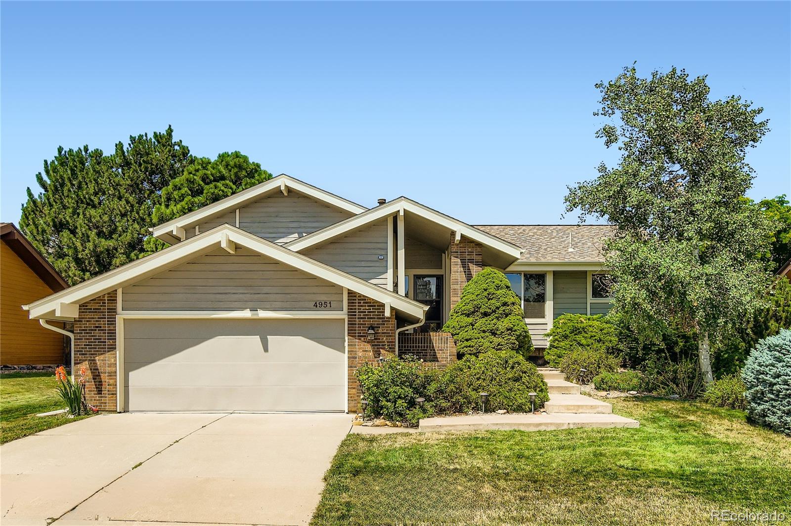 4951 S Ammons Street, littleton MLS: 4537170 Beds: 3 Baths: 2 Price: $630,000