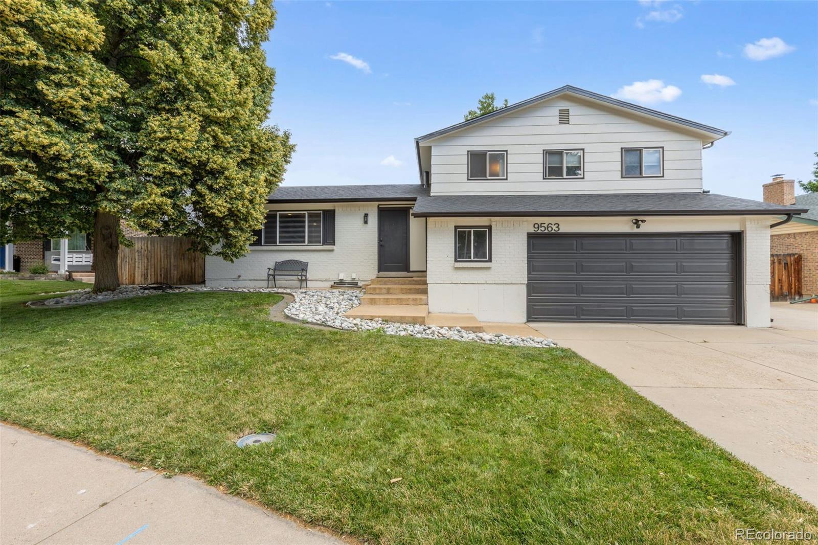 9563 W Caley Avenue, littleton MLS: 7898892 Beds: 3 Baths: 3 Price: $644,900