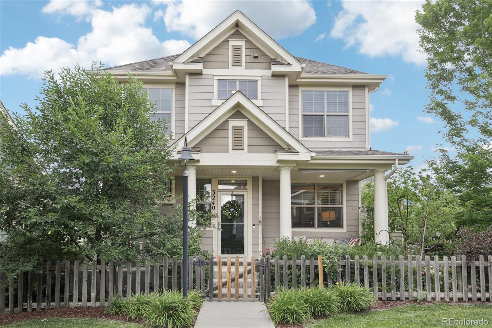 3240  Spruce Street, denver MLS: 4345699 Beds: 2 Baths: 3 Price: $699,000