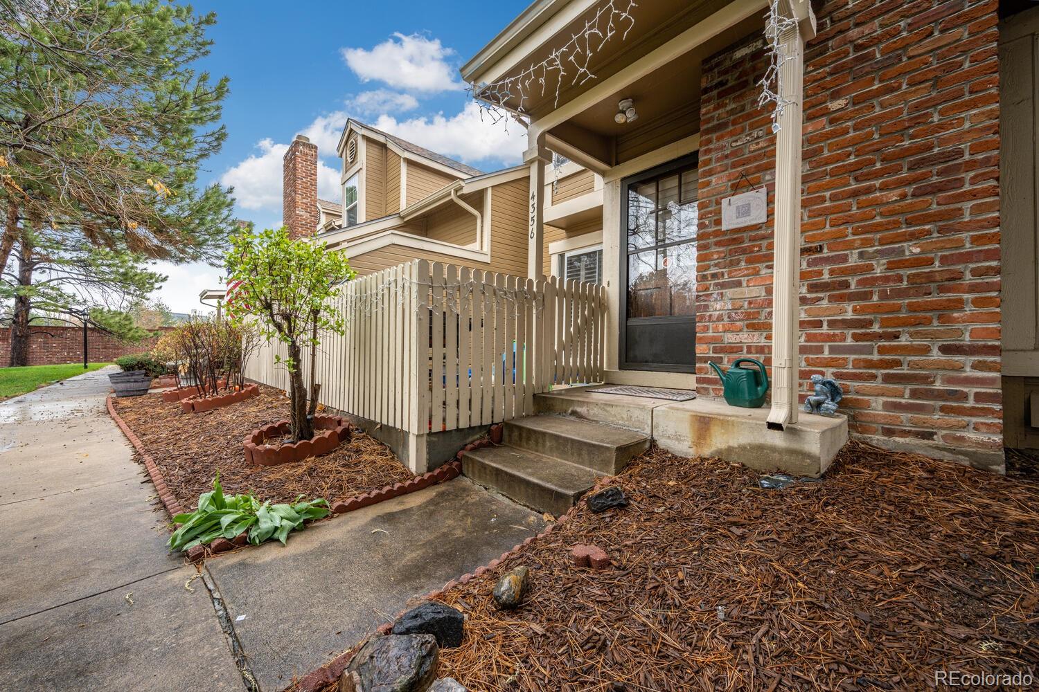 4356 S Blackhawk Way, aurora MLS: 2379646 Beds: 3 Baths: 3 Price: $415,000