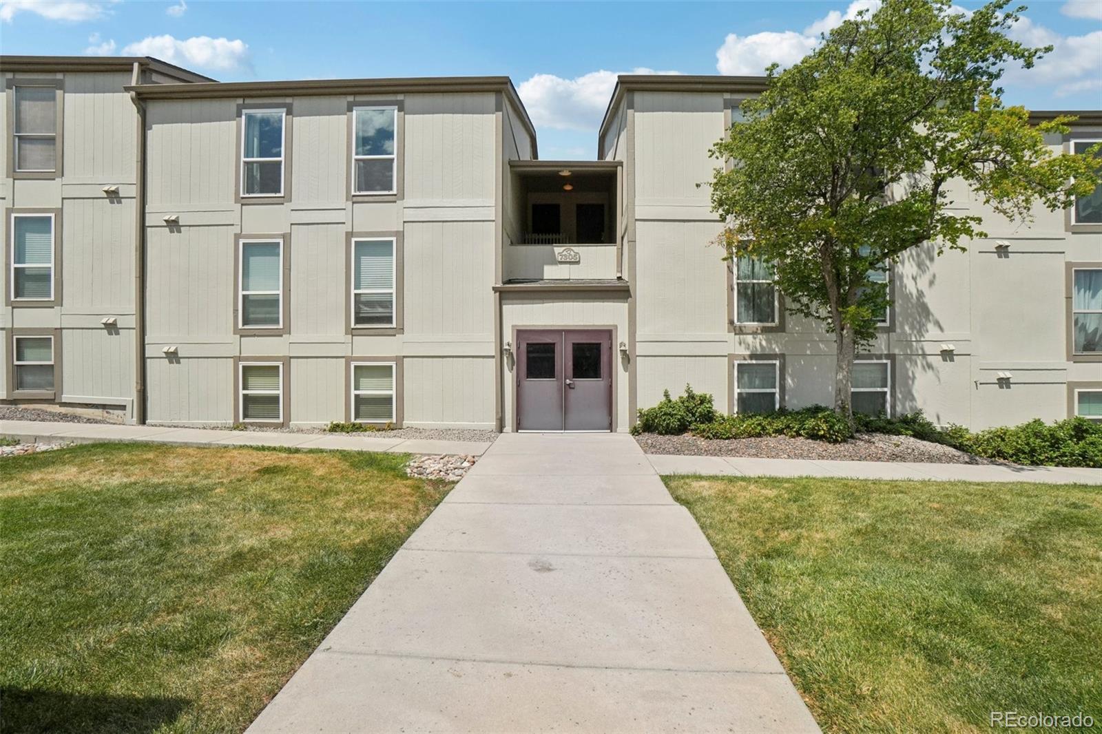 7305 S Xenia Circle E, Centennial  MLS: 2952329 Beds: 2 Baths: 2 Price: $335,000