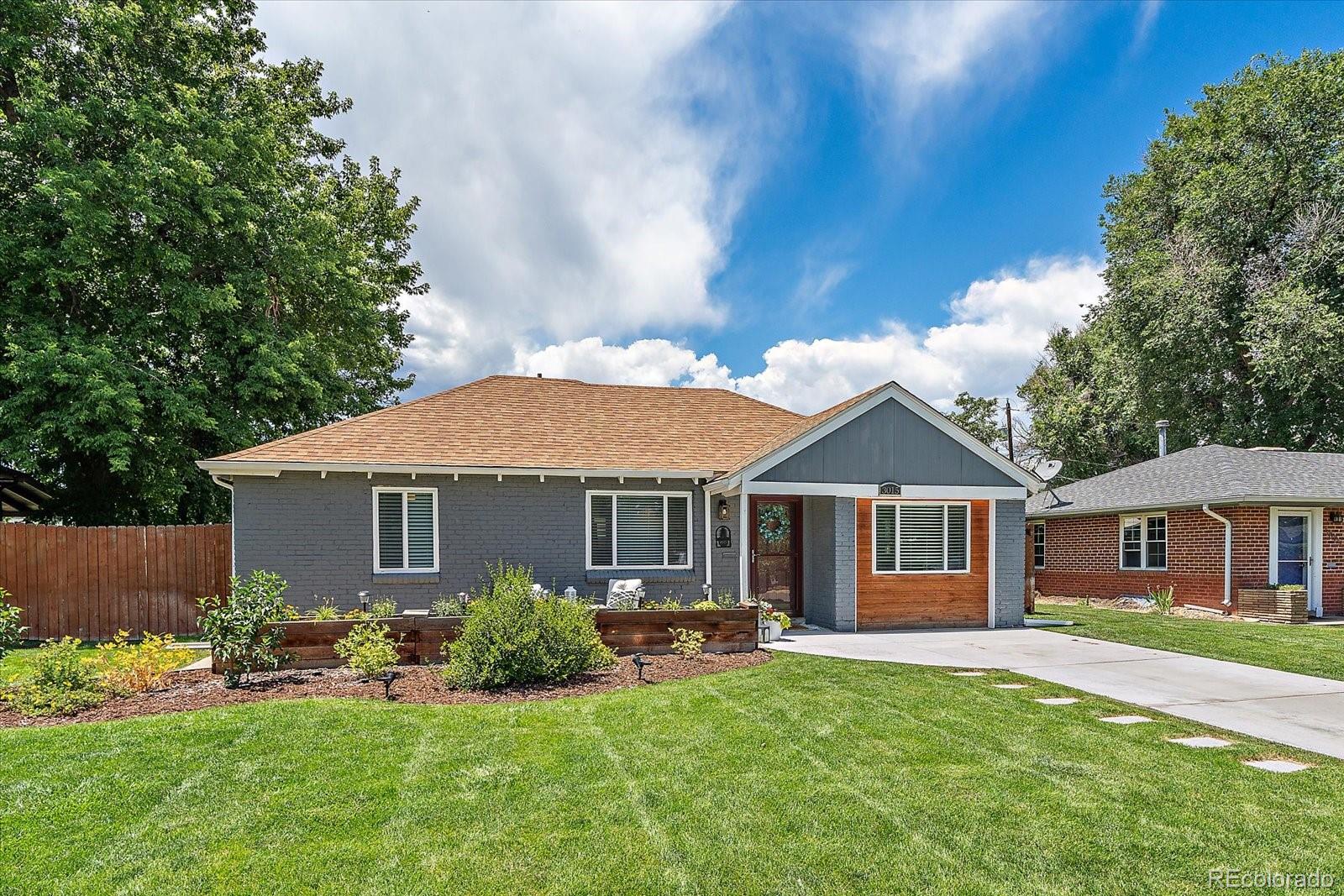 3015  Holly Street, denver MLS: 3908449 Beds: 3 Baths: 2 Price: $640,000