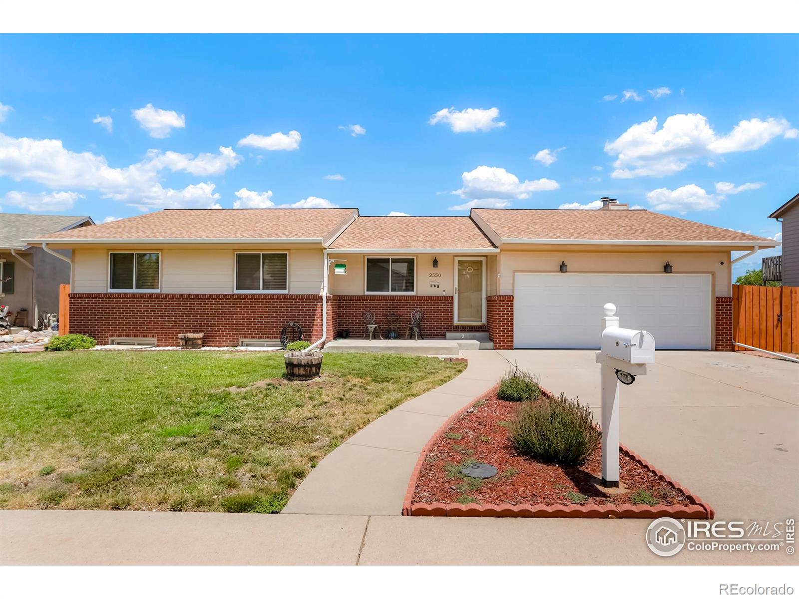 2550  Fairplay Way, aurora MLS: 4567891038799 Beds: 3 Baths: 2 Price: $485,000