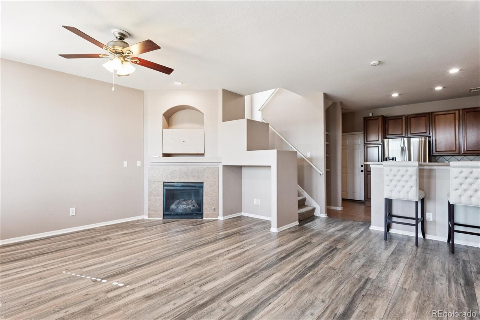 1401  Turnberry Drive, castle rock MLS: 8134302 Beds: 3 Baths: 3 Price: $389,900