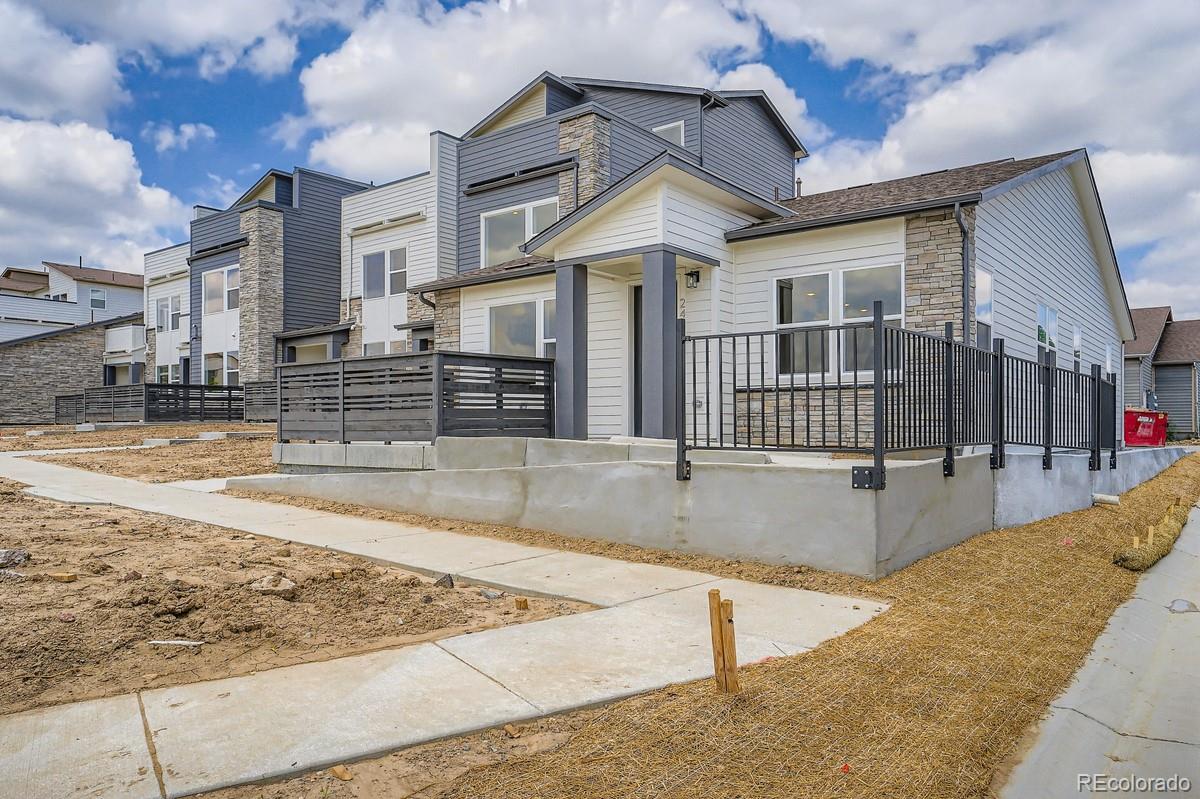 2404 W 69th Place, denver MLS: 1880060 Beds: 2 Baths: 2 Price: $554,900