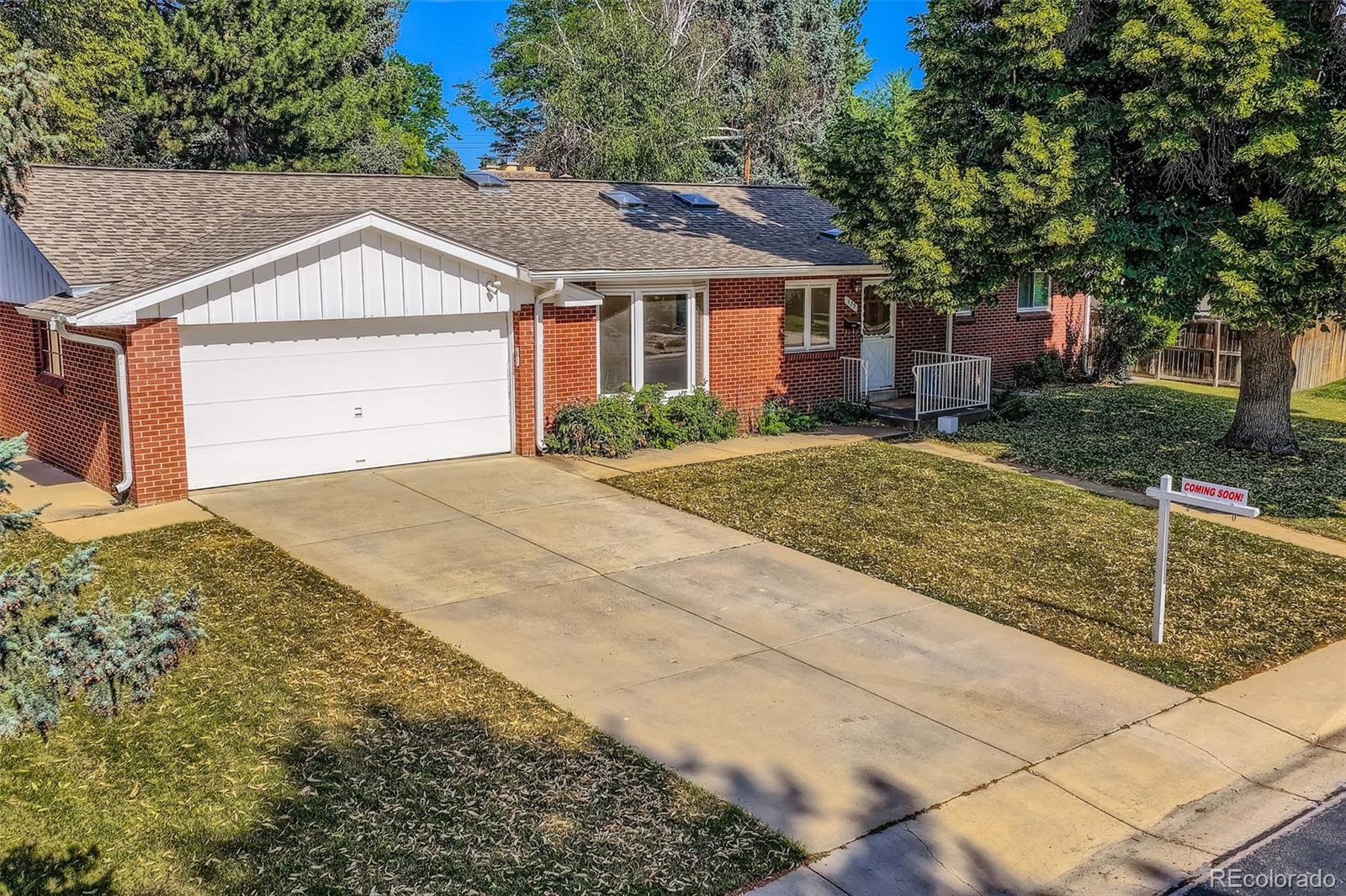 135  Dover Street, lakewood MLS: 2959175 Beds: 3 Baths: 3 Price: $725,000