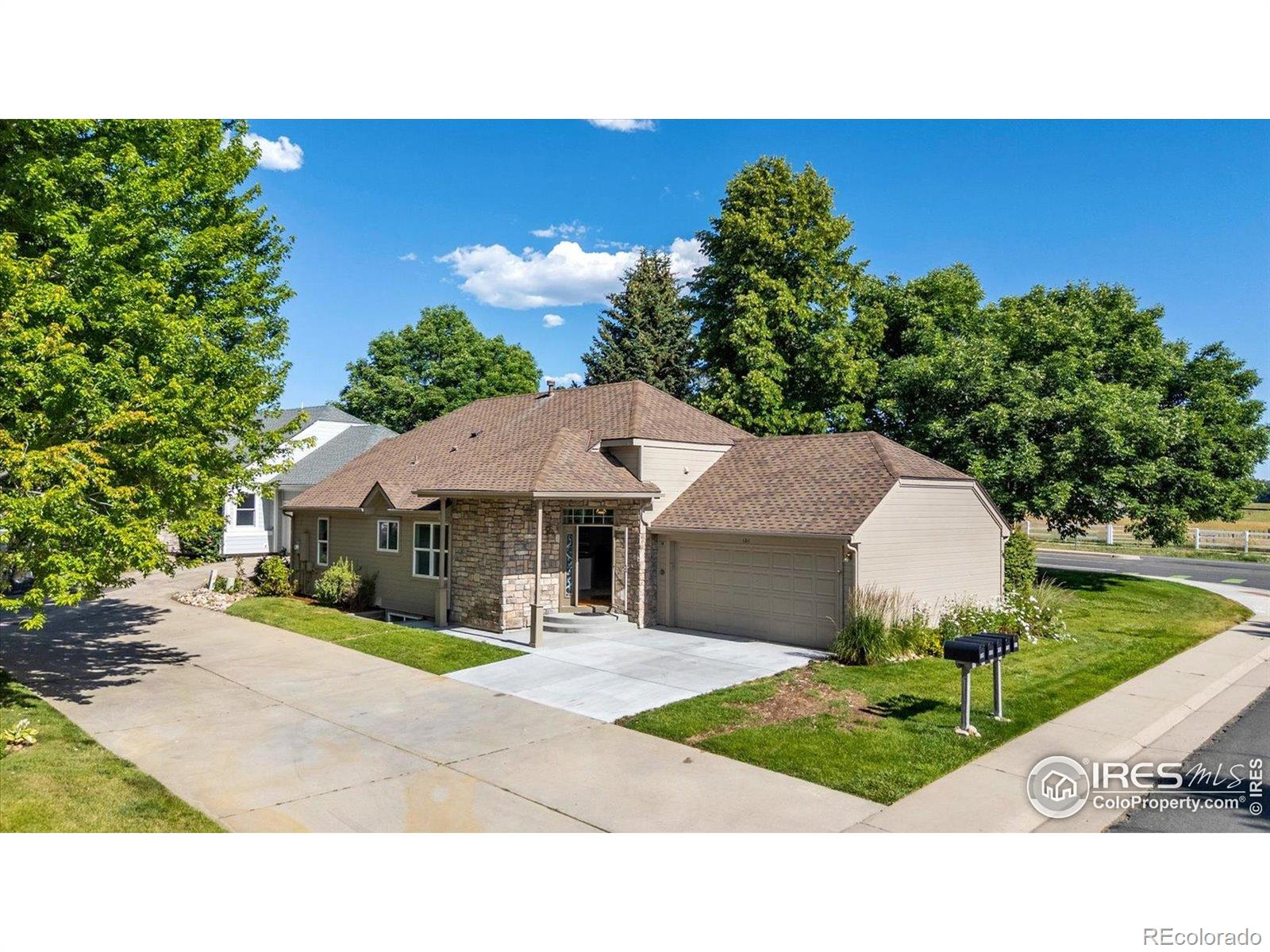 101  Fairfield Lane, louisville MLS: 4567891038907 Beds: 3 Baths: 3 Price: $865,000