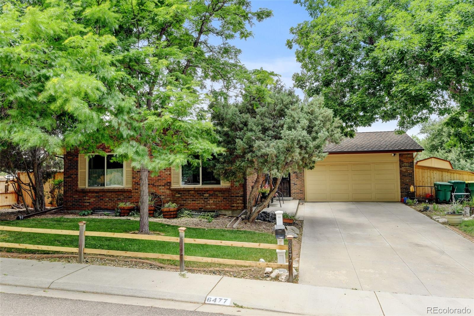 6477 S Brentwood Way, littleton MLS: 3427598 Beds: 4 Baths: 3 Price: $481,000