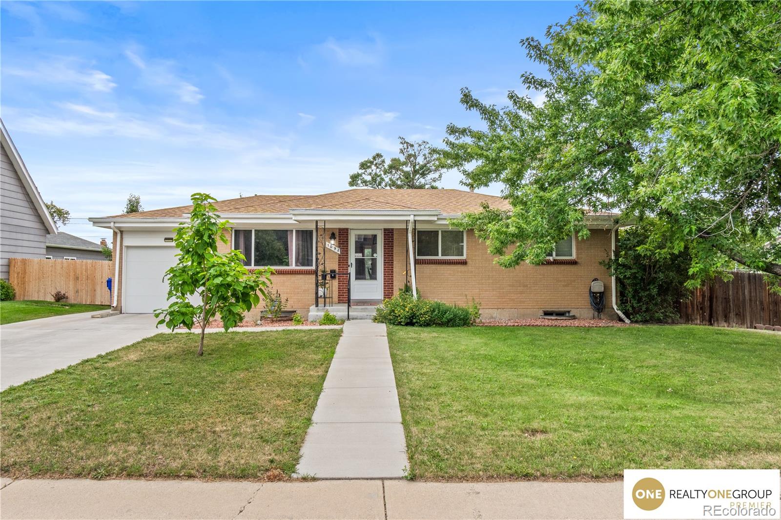 1092 S Iris Street, lakewood MLS: 2155227 Beds: 4 Baths: 2 Price: $570,000