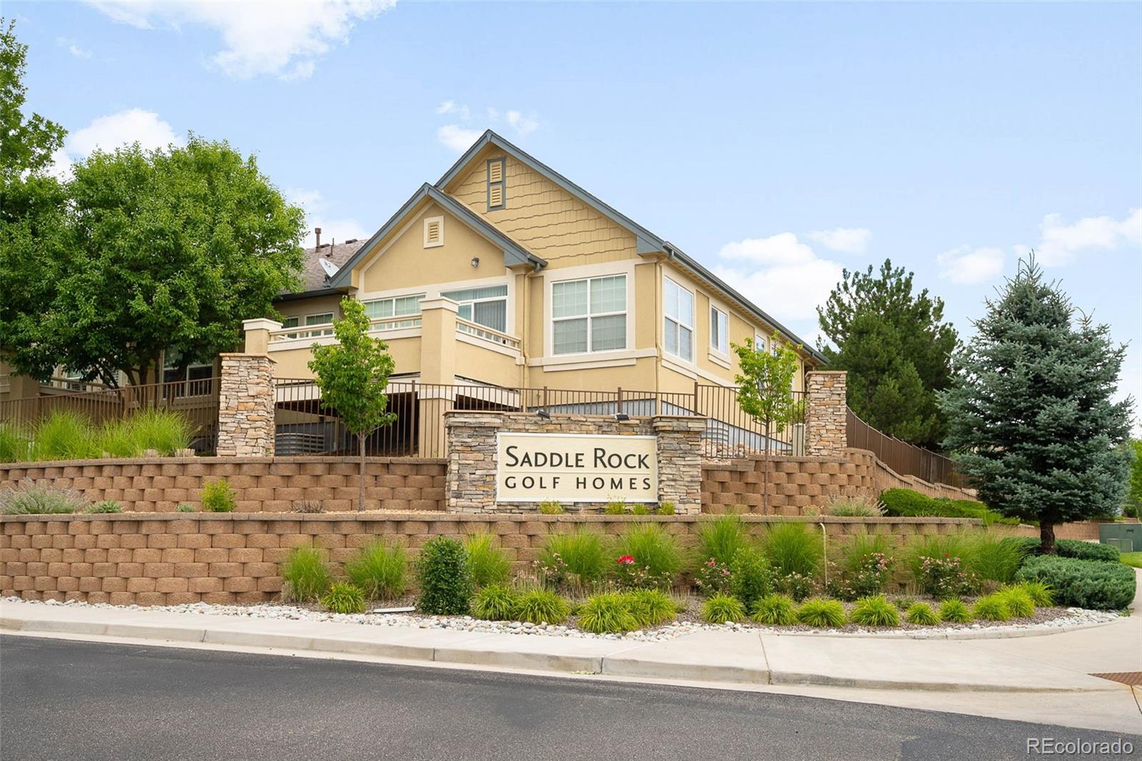 6658 S Shawnee Court, aurora MLS: 3896588 Beds: 4 Baths: 3 Price: $535,000