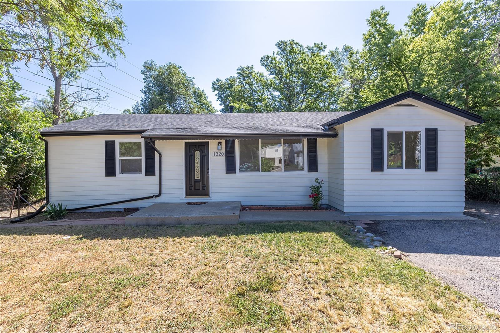 1320  Estes Street, lakewood MLS: 9171541 Beds: 4 Baths: 1 Price: $500,000