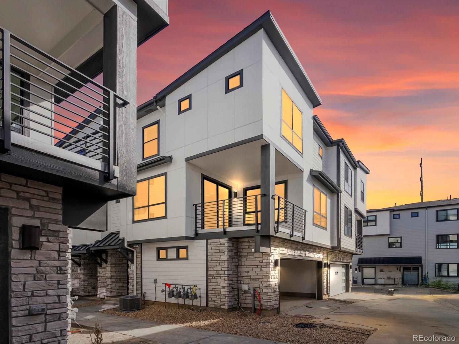 2050 S Holly Street, denver MLS: 9110413 Beds: 2 Baths: 3 Price: $499,990
