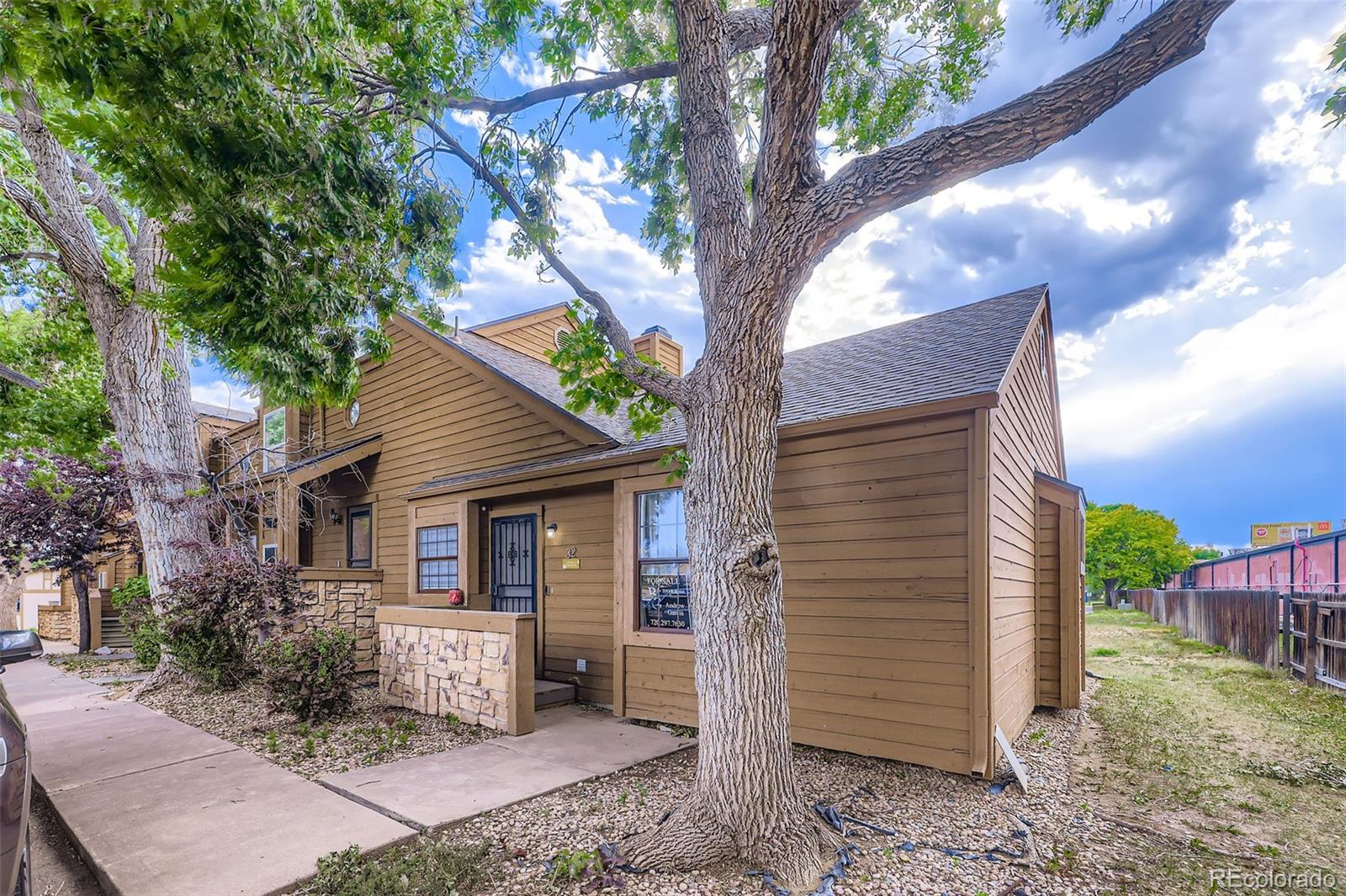 2469  Devonshire Court, denver MLS: 4890508 Beds: 2 Baths: 1 Price: $295,000