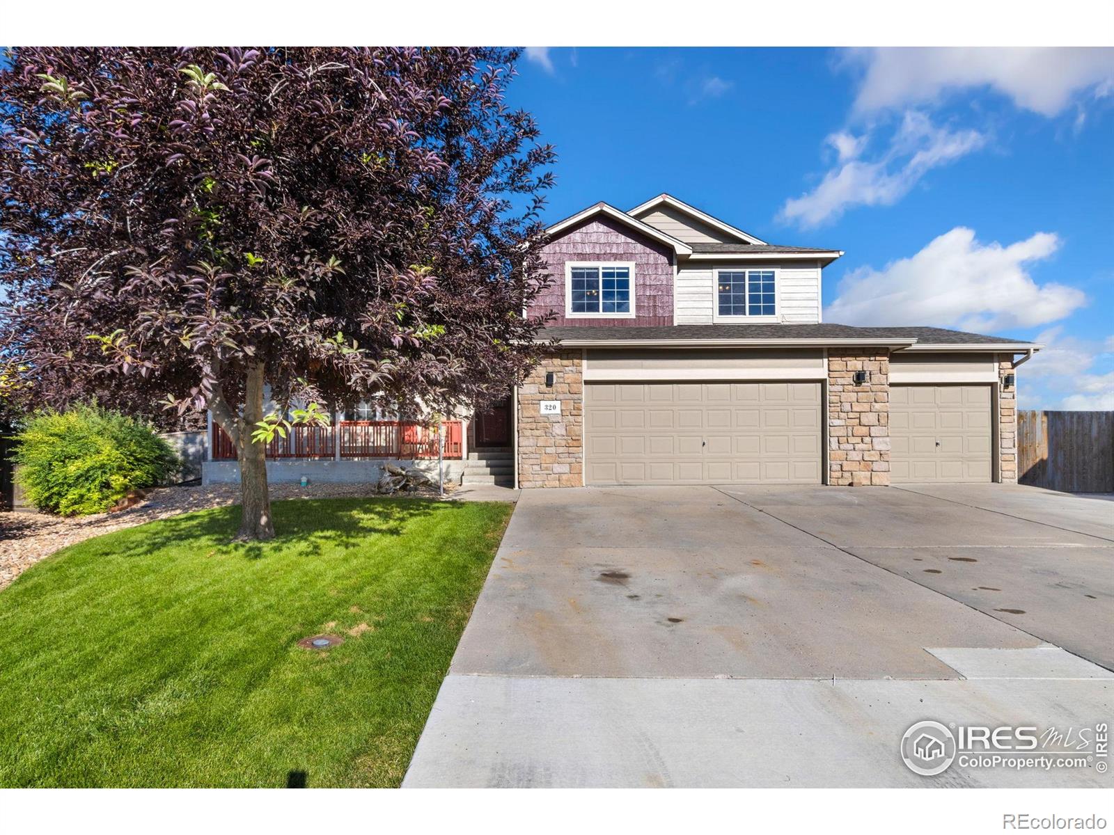 320  Windflower Way, severance MLS: 4567891039122 Beds: 4 Baths: 4 Price: $528,000