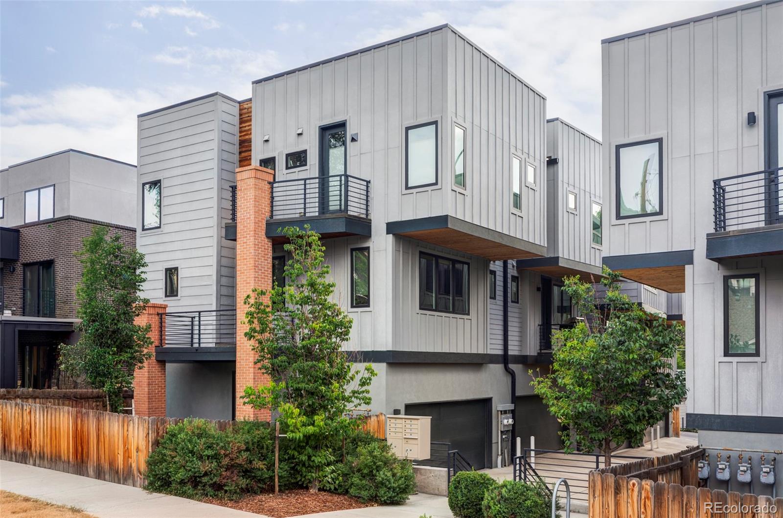 1252  Newton Street, denver MLS: 3922947 Beds: 3 Baths: 4 Price: $699,000