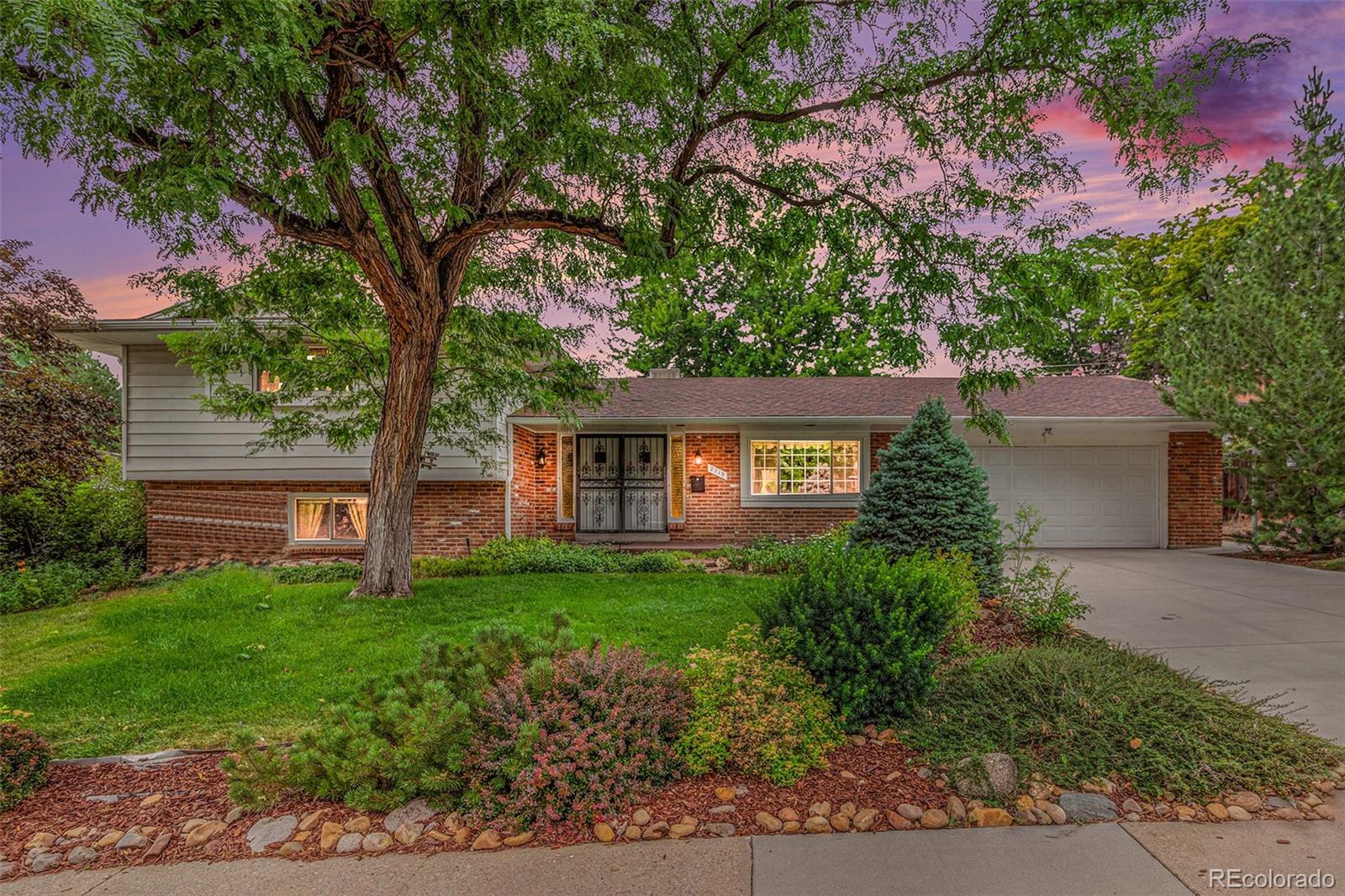 2719 S Eaton Way, denver MLS: 4029341 Beds: 4 Baths: 3 Price: $674,900