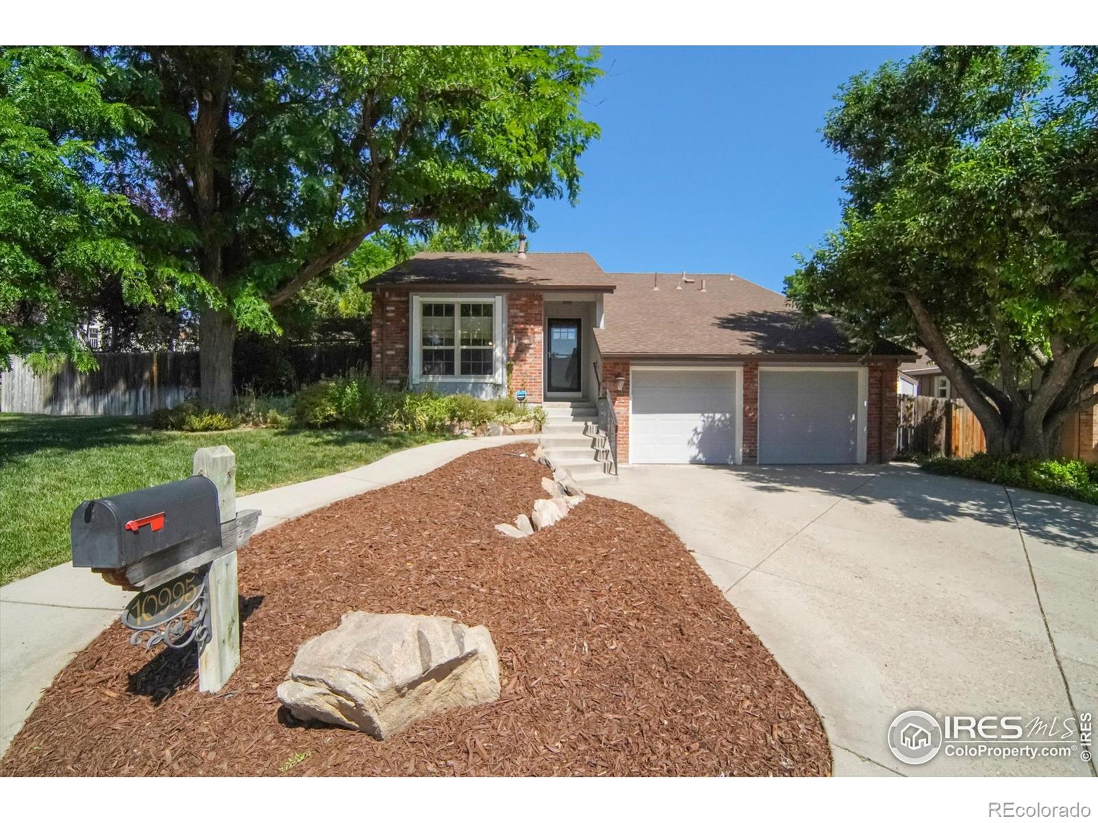 10995 W Half Moon Pass, littleton MLS: 4567891039281 Beds: 4 Baths: 2 Price: $685,000