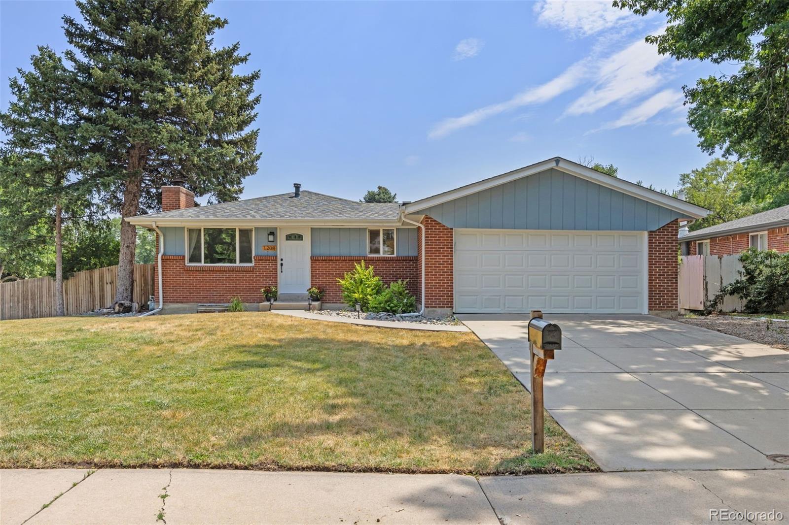 1208 S Independence Street, lakewood MLS: 4158951 Beds: 4 Baths: 2 Price: $595,000