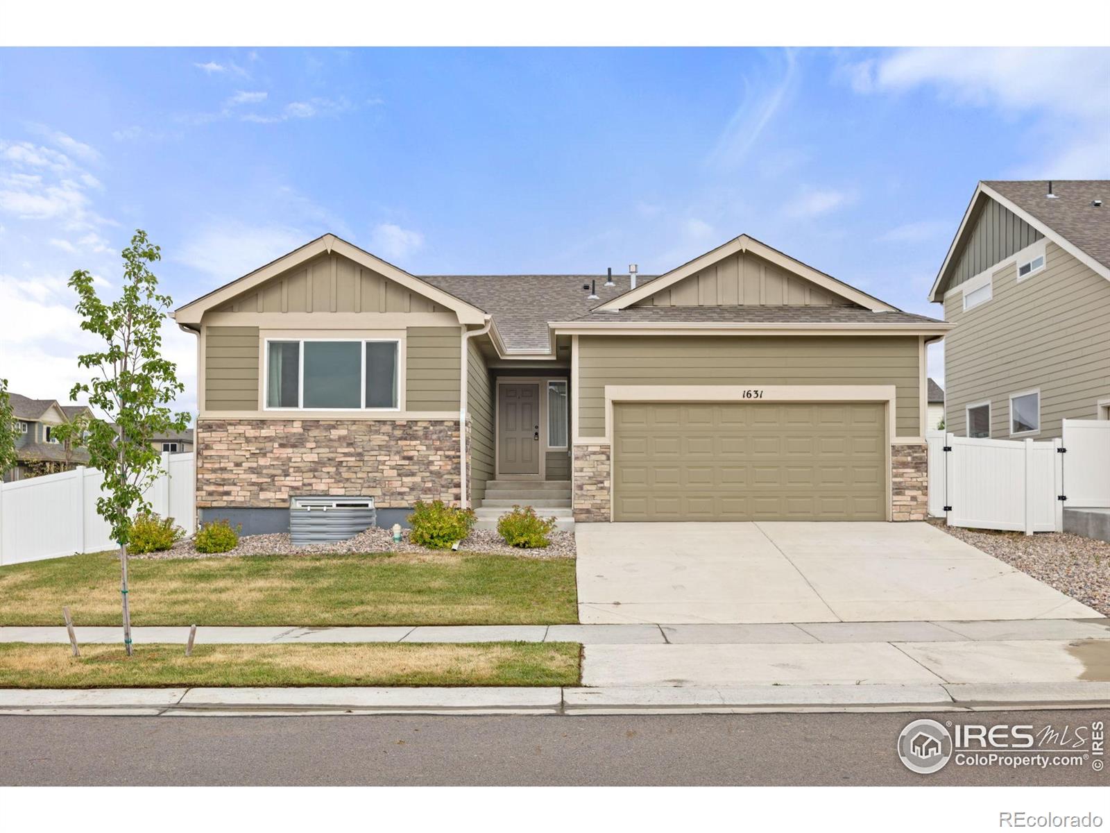 1631  104th Avenue, greeley MLS: 4567891039368 Beds: 3 Baths: 2 Price: $439,000
