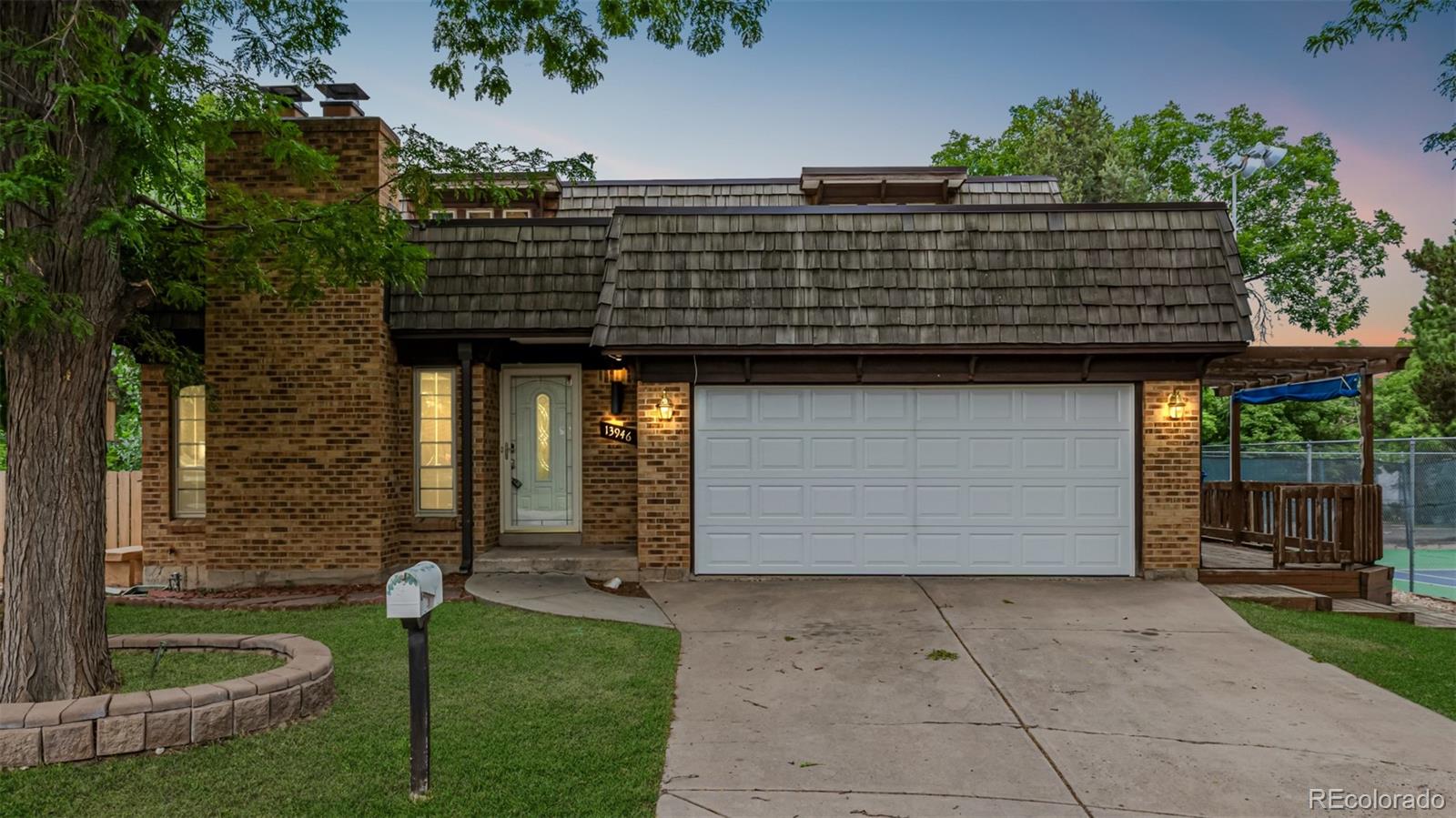 13946 E Radcliff Drive, aurora MLS: 6418828 Beds: 4 Baths: 3 Price: $585,000