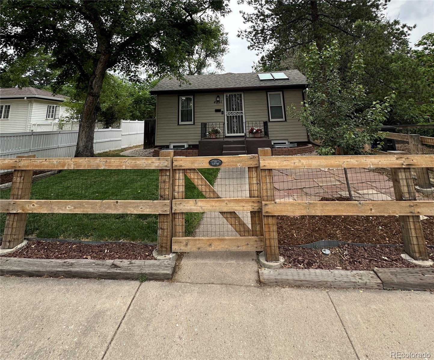 4291 S Clarkson Street, englewood MLS: 2706441 Beds: 4 Baths: 2 Price: $635,000