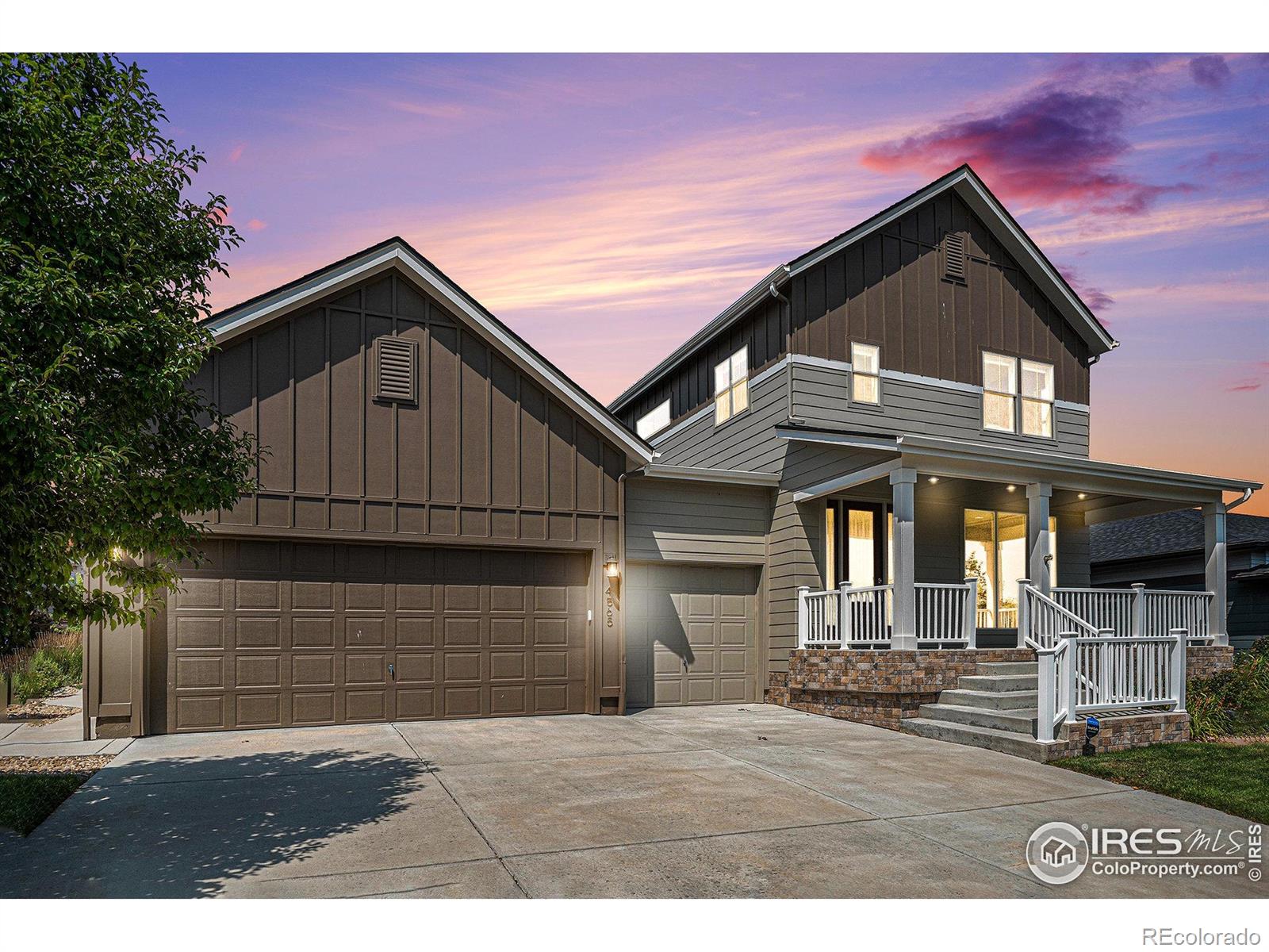 4565  Colorado River Drive, firestone MLS: 4567891039571 Beds: 4 Baths: 4 Price: $829,000