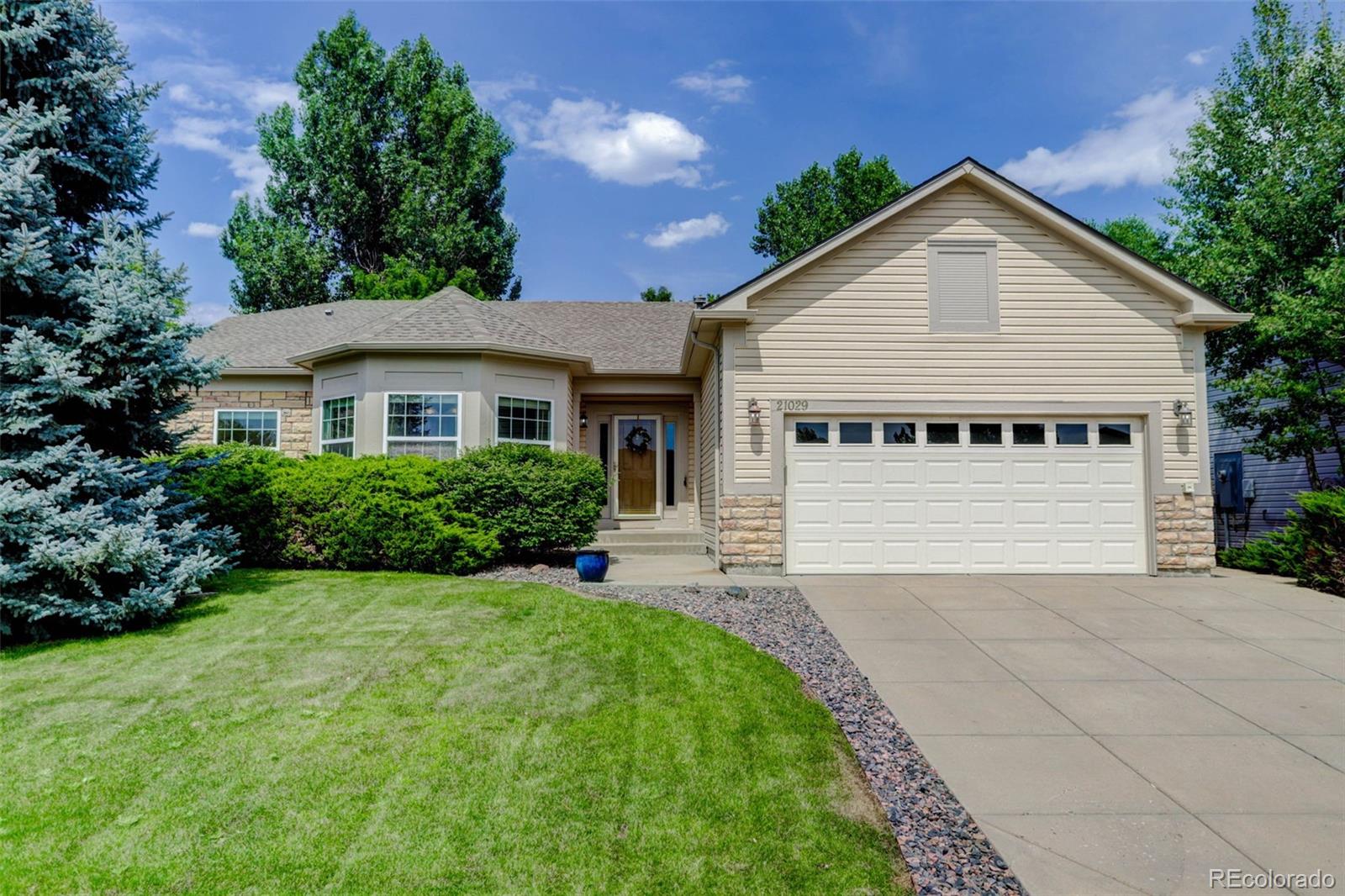 21029  Woodside Lane, parker MLS: 9647210 Beds: 4 Baths: 2 Price: $675,000