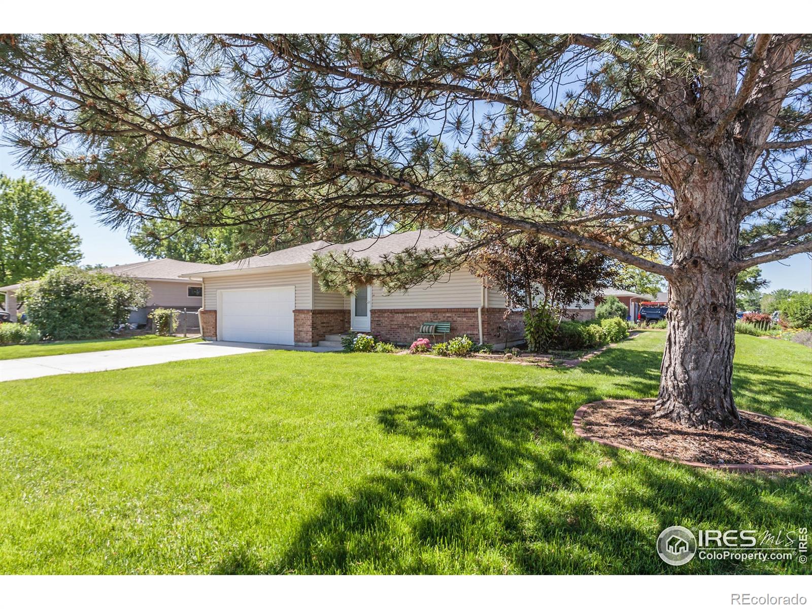 205  Maple Court, windsor MLS: 4567891039616 Beds: 4 Baths: 3 Price: $485,000