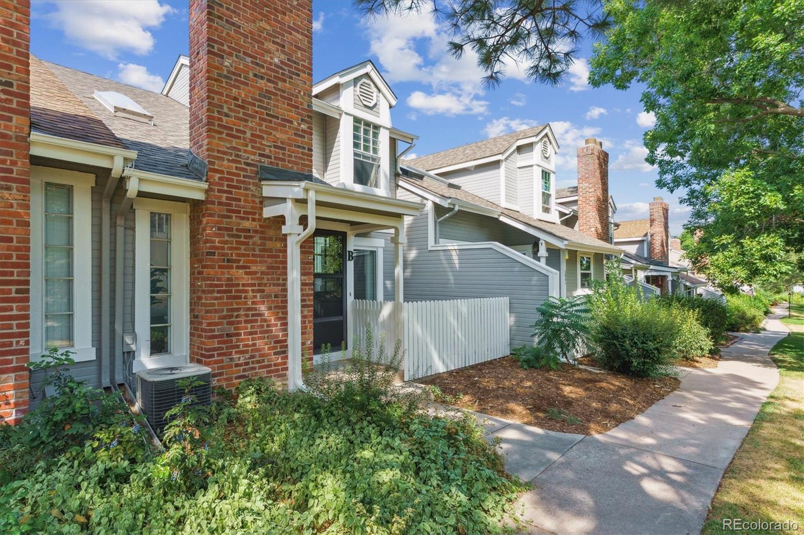 2901 W Long Drive B, Littleton  MLS: 4641248 Beds: 3 Baths: 3 Price: $489,000