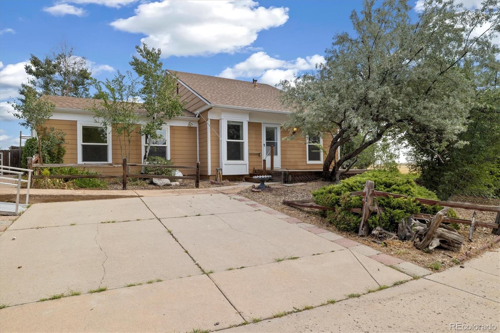20797 E Coolidge Place, aurora MLS: 7108316 Beds: 3 Baths: 3 Price: $425,000