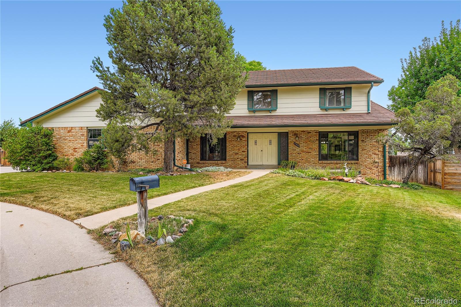 7550 S Reed Court, littleton MLS: 3265840 Beds: 5 Baths: 3 Price: $890,000